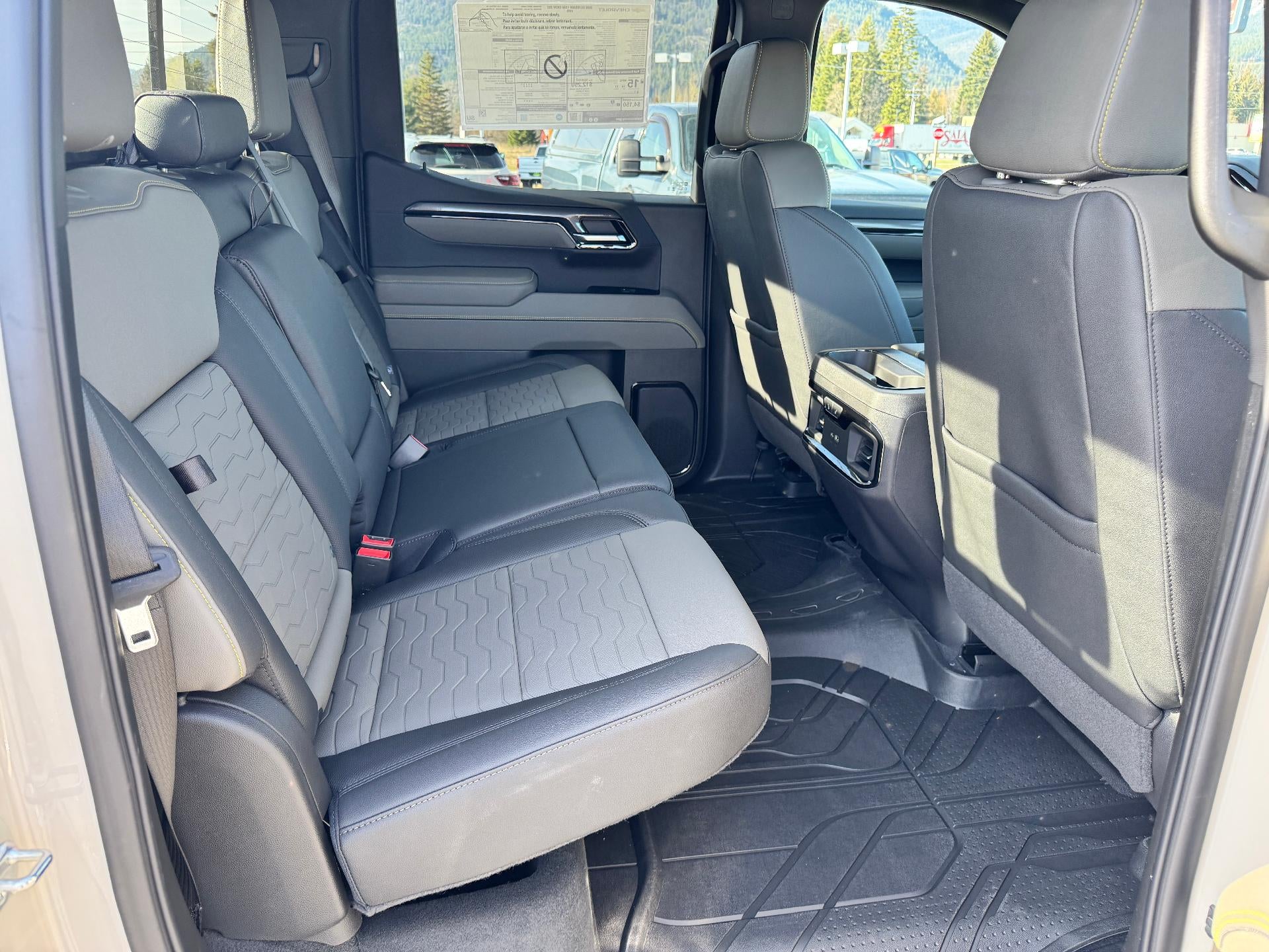 2026 Chevrolet Silverado 1500 ZR2 OFF ROAD / CREW / 6.2 LITER V8 / SUNROOF / TECH PCKG / SHORT BOX