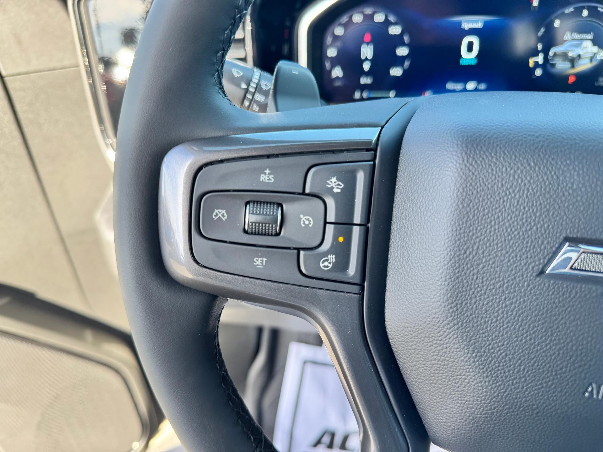 2026 Chevrolet Silverado 1500 ZR2 OFF ROAD / CREW / 6.2 LITER V8 / SUNROOF / TECH PCKG / SHORT BOX