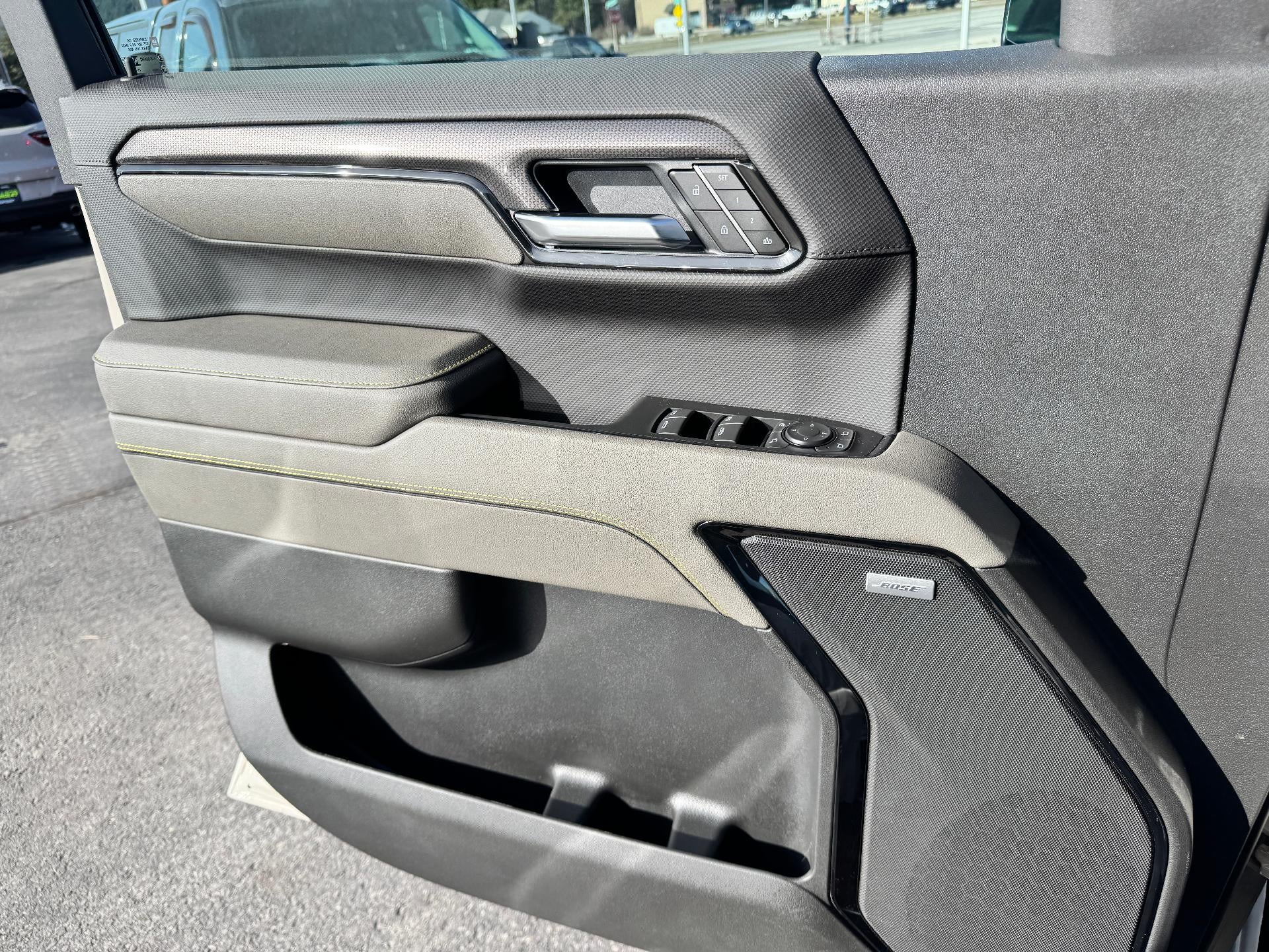 2026 Chevrolet Silverado 1500 ZR2 OFF ROAD / CREW / 6.2 LITER V8 / SUNROOF / TECH PCKG / SHORT BOX