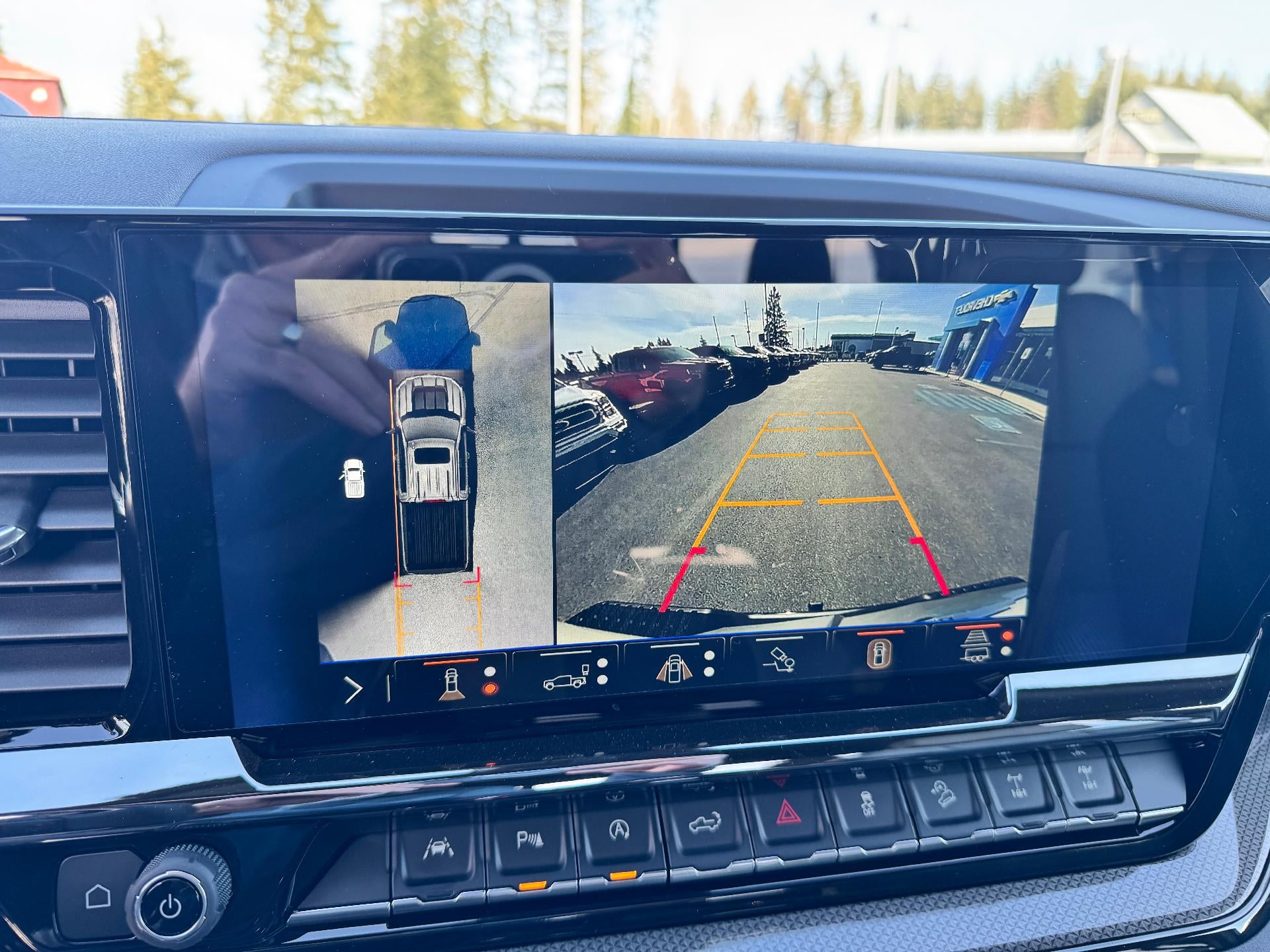 2026 Chevrolet Silverado 1500 ZR2 OFF ROAD / CREW / 6.2 LITER V8 / SUNROOF / TECH PCKG / SHORT BOX