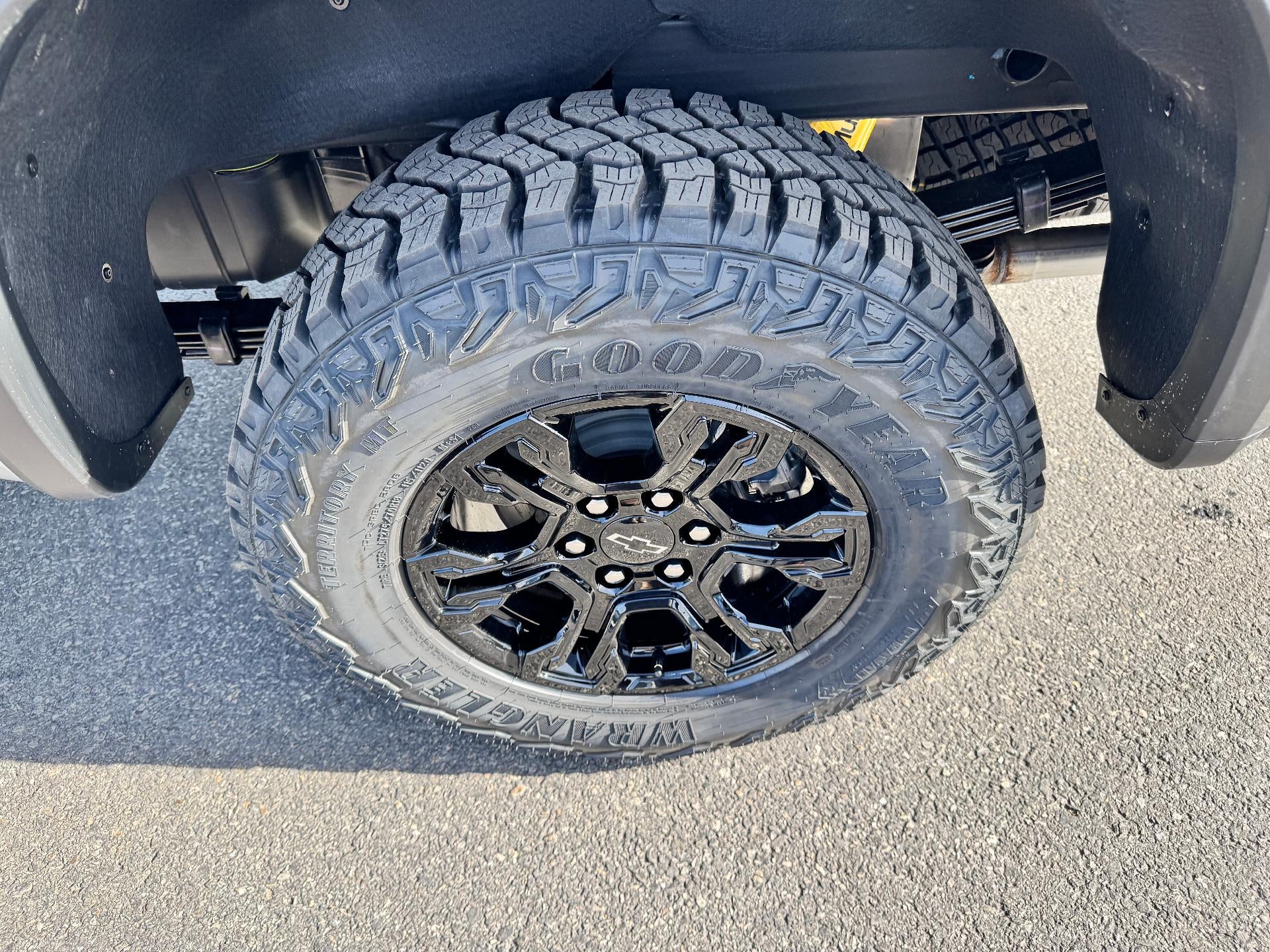 2026 Chevrolet Silverado 1500 ZR2 OFF ROAD / CREW / 6.2 LITER V8 / SUNROOF / TECH PCKG / SHORT BOX