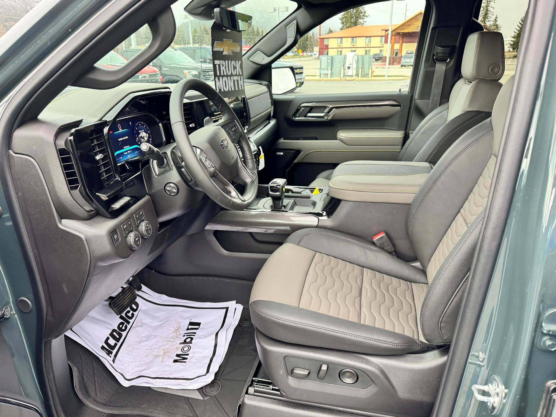 2026 Chevrolet Silverado 1500 ZR2 OFF ROAD / CREW / 6.2 LITER V8 / SUNROOF / TECH PCKG / SHORT BOX