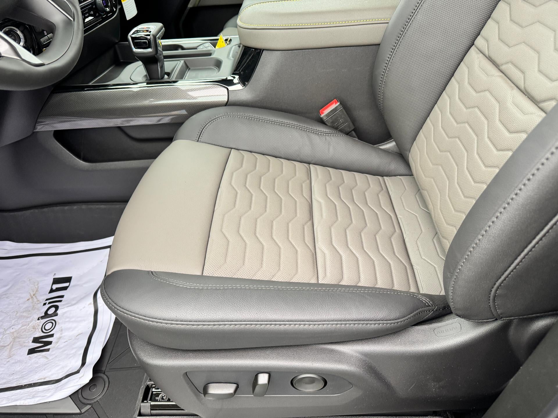 2026 Chevrolet Silverado 1500 ZR2 OFF ROAD / CREW / 6.2 LITER V8 / SUNROOF / TECH PCKG / SHORT BOX