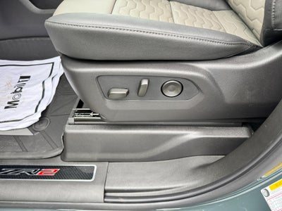 2026 Chevrolet Silverado 1500 ZR2 OFF ROAD / CREW / 6.2 LITER V8 / SUNROOF / TECH PCKG / SHORT BOX