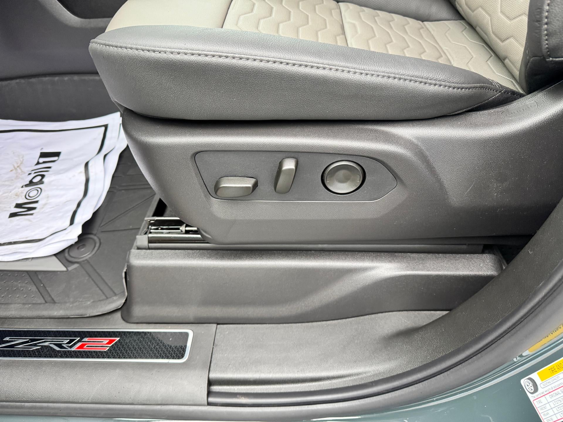 2026 Chevrolet Silverado 1500 ZR2 OFF ROAD / CREW / 6.2 LITER V8 / SUNROOF / TECH PCKG / SHORT BOX