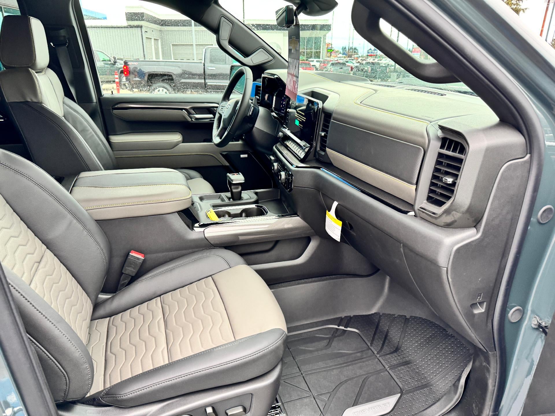 2026 Chevrolet Silverado 1500 ZR2 OFF ROAD / CREW / 6.2 LITER V8 / SUNROOF / TECH PCKG / SHORT BOX