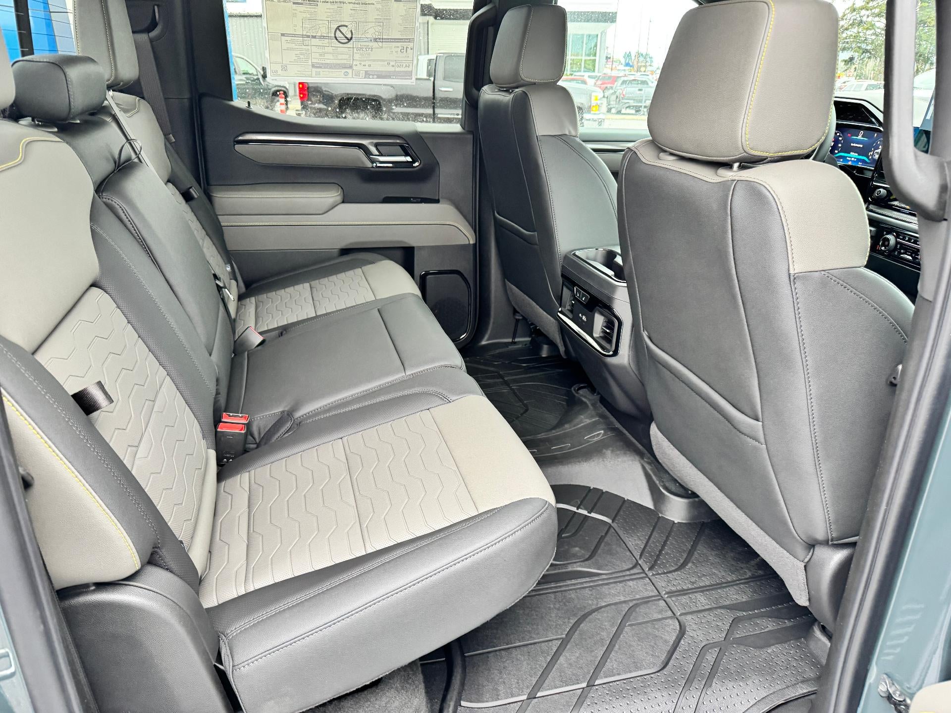 2026 Chevrolet Silverado 1500 ZR2 OFF ROAD / CREW / 6.2 LITER V8 / SUNROOF / TECH PCKG / SHORT BOX