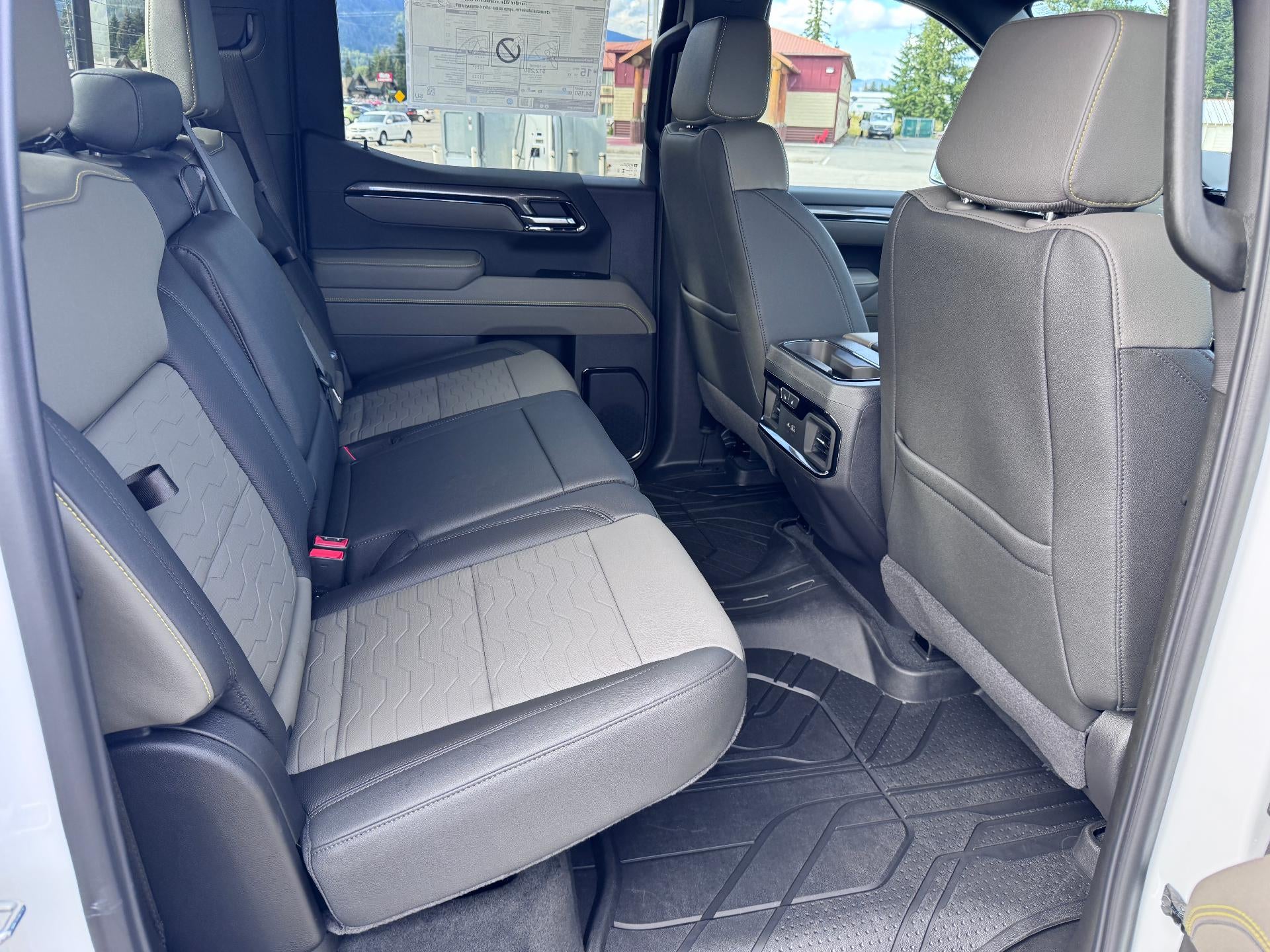 2026 Chevrolet Silverado 1500 ZR2 OFF ROAD / CREW / 6.2 LITER V8 / SUNROOF / TECH PCKG / SHORT BOX