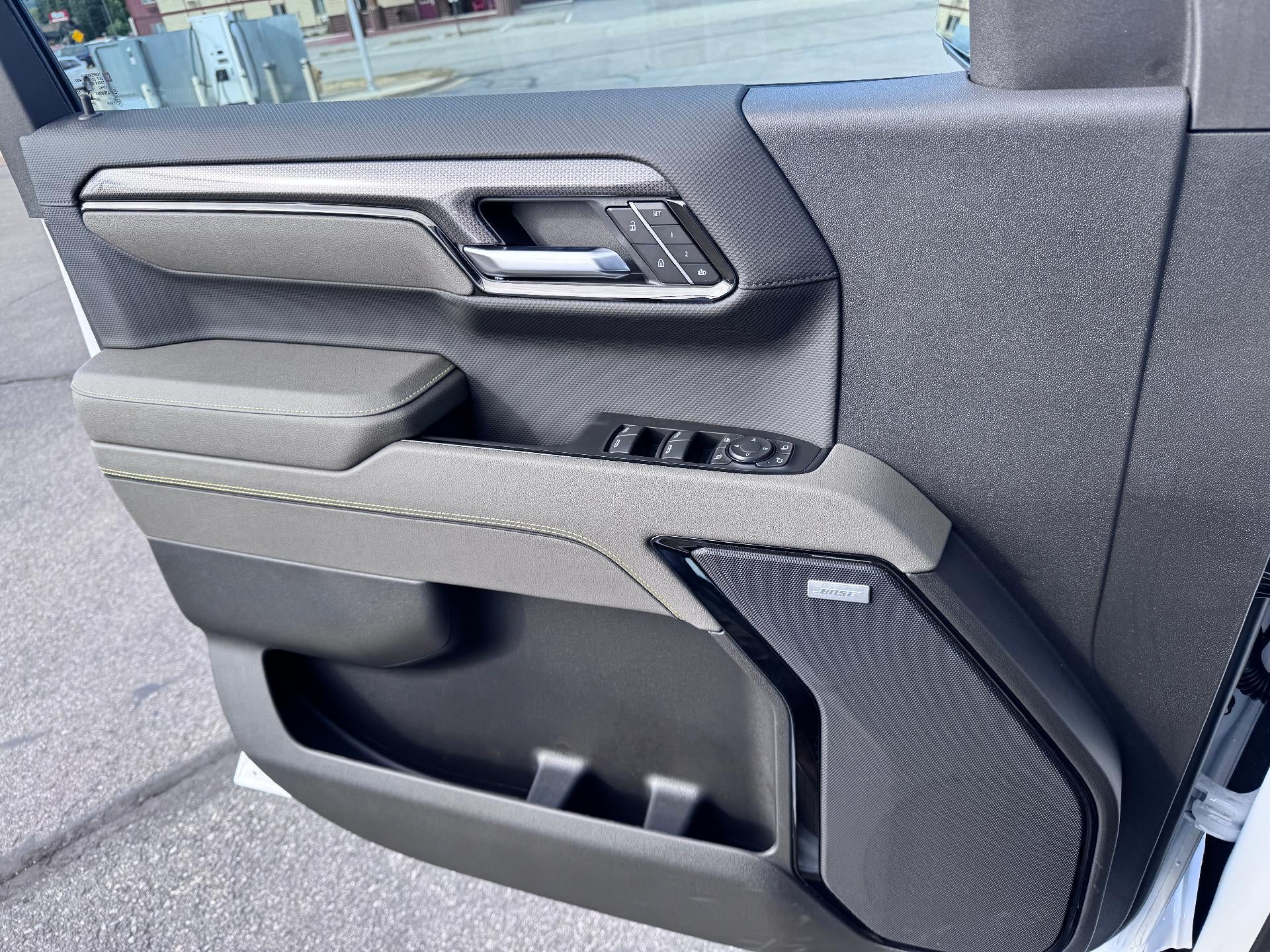 2026 Chevrolet Silverado 1500 ZR2 OFF ROAD / CREW / 6.2 LITER V8 / SUNROOF / TECH PCKG / SHORT BOX