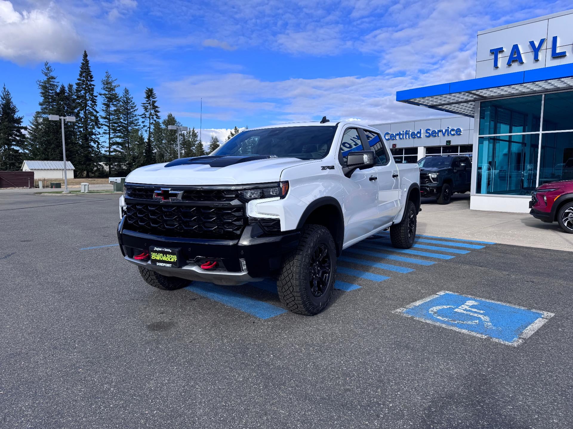 2026 Chevrolet Silverado 1500 ZR2 OFF ROAD / CREW / 6.2 LITER V8 / SUNROOF / TECH PCKG / SHORT BOX