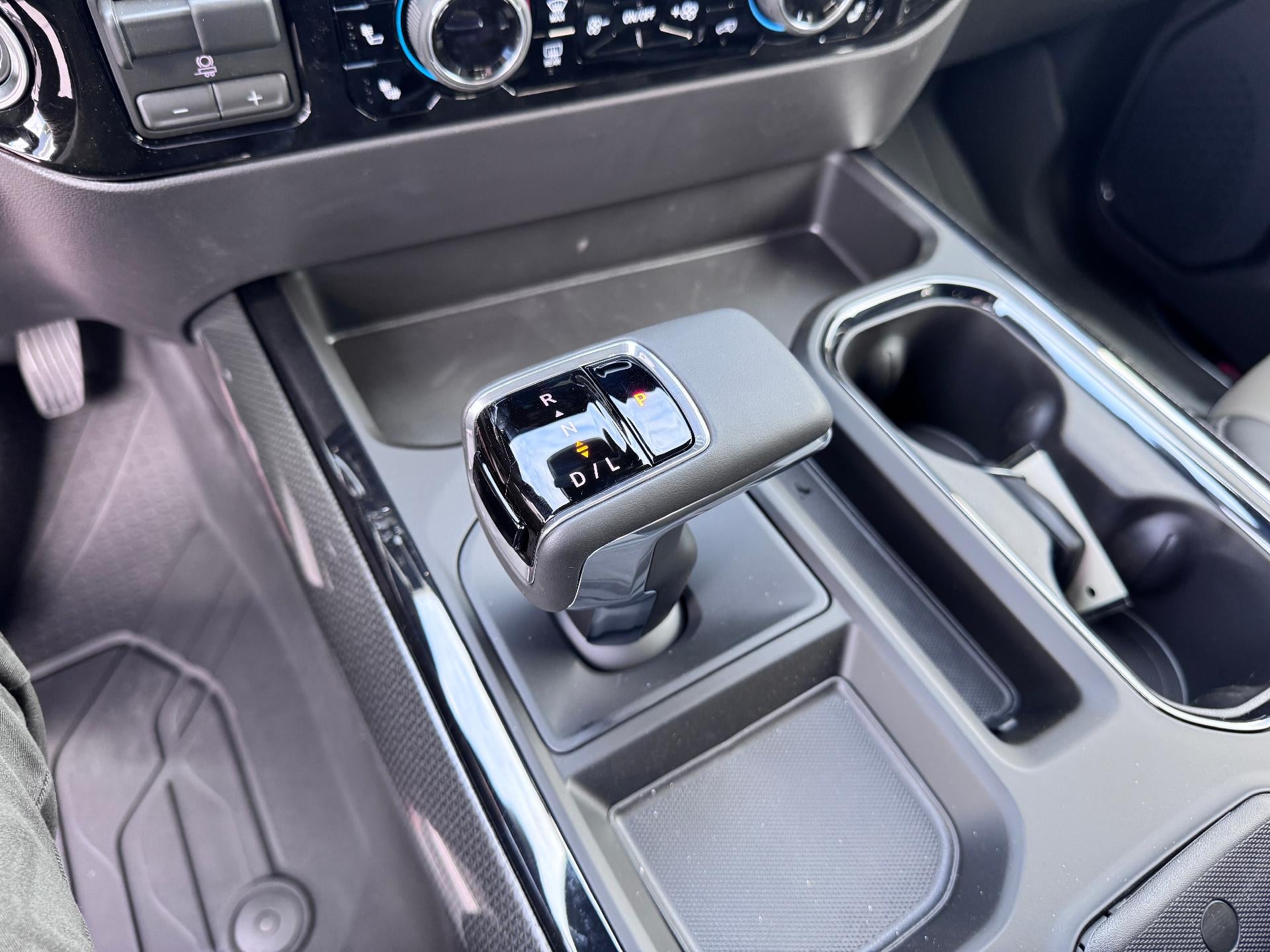 2026 Chevrolet Silverado 1500 ZR2 OFF ROAD / CREW / 6.2 LITER V8 / SUNROOF / TECH PCKG / SHORT BOX