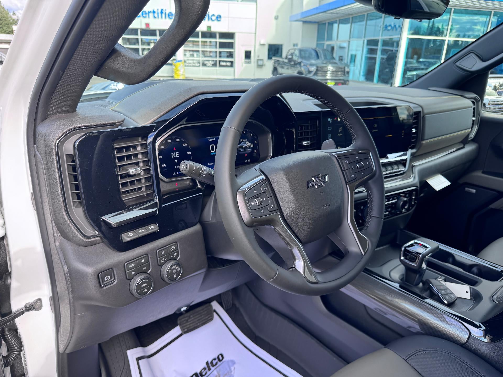2026 Chevrolet Silverado 1500 ZR2 OFF ROAD / CREW / 6.2 LITER V8 / SUNROOF / TECH PCKG / SHORT BOX