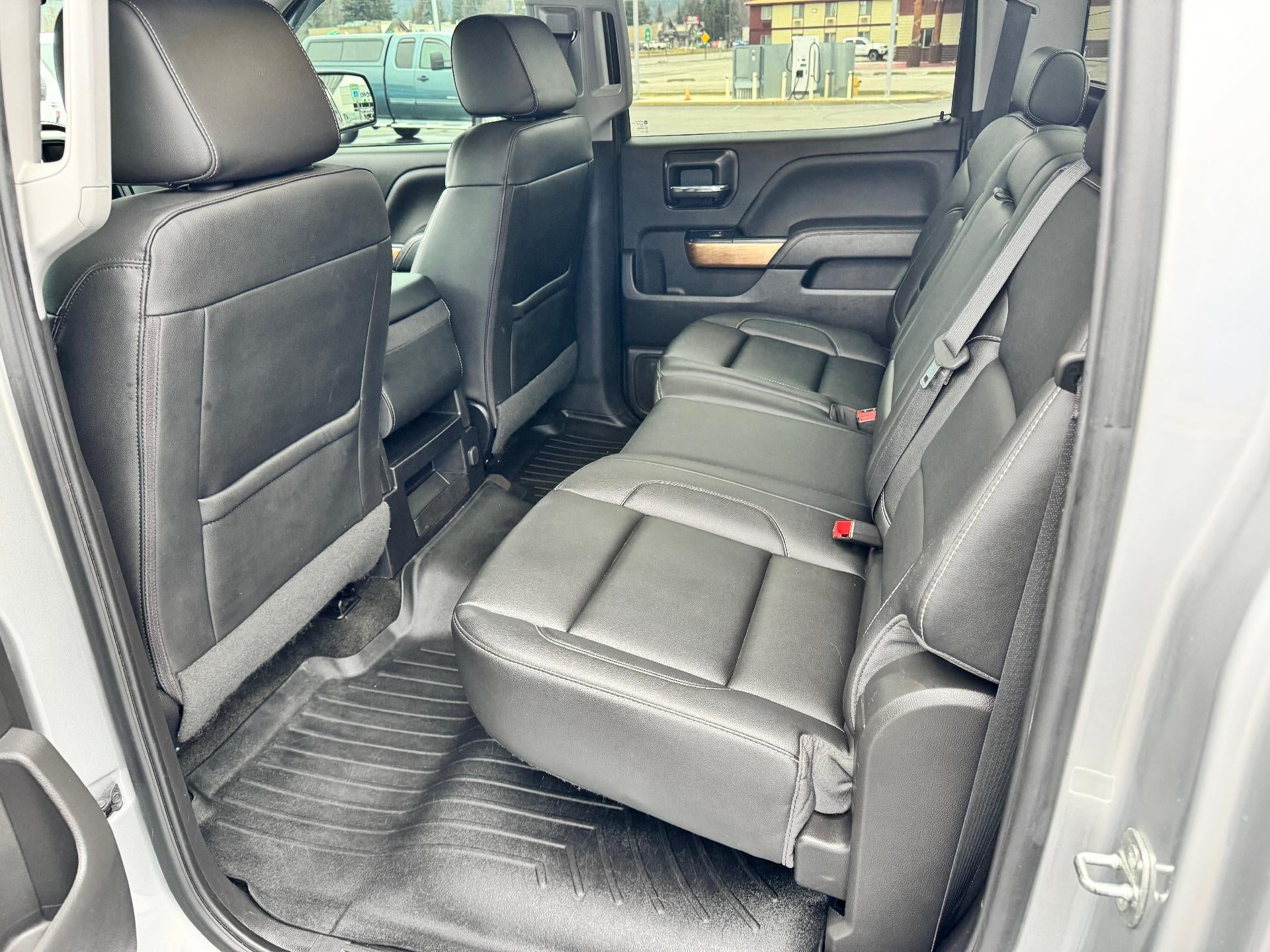 2018 Chevrolet Silverado 1500 LTZ / CREW / 5.3 LITER V8 / SHORT BOX / LOCAL TRADE / 68K MILES