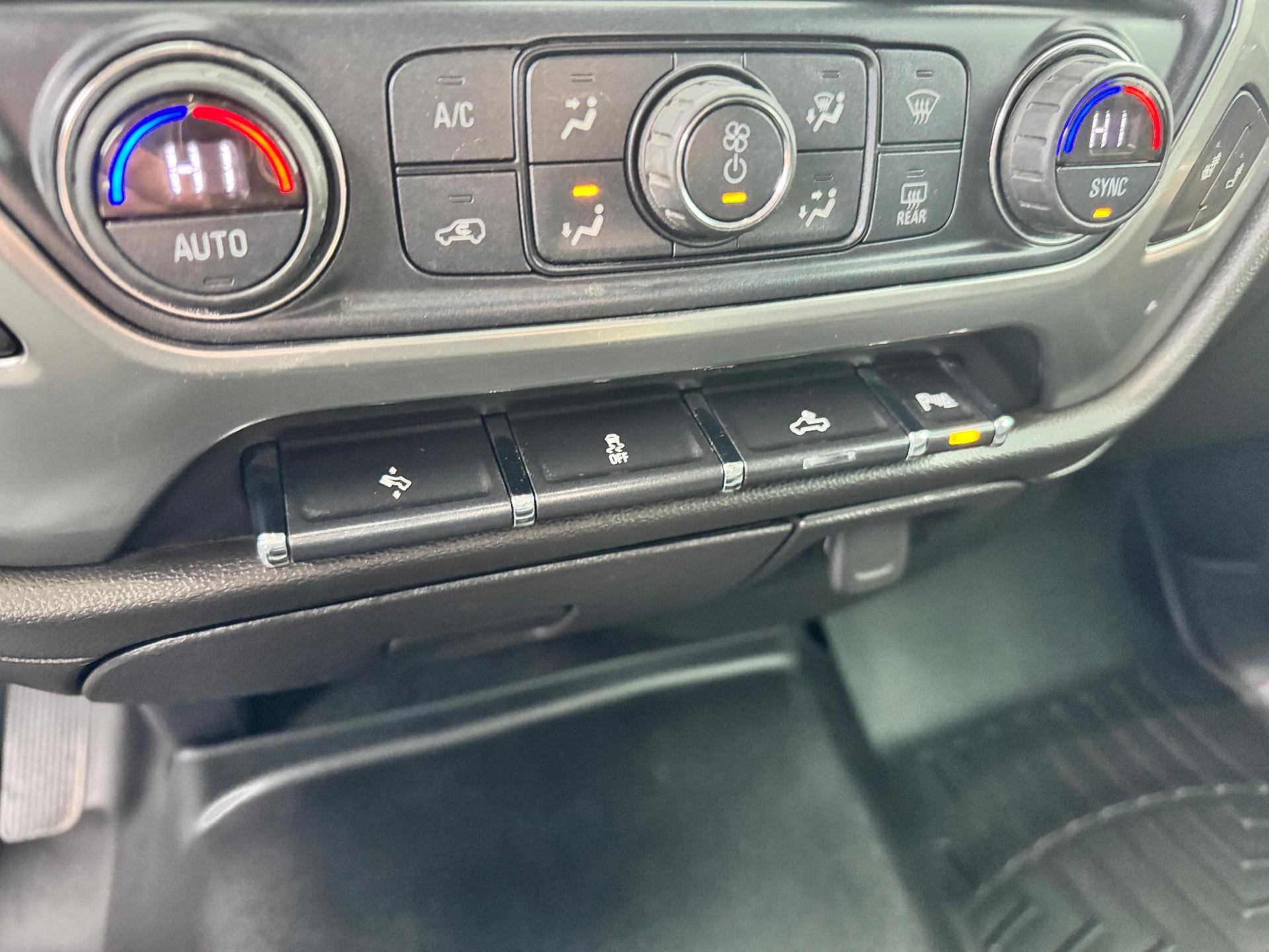 2018 Chevrolet Silverado 1500 LTZ / CREW / 5.3 LITER V8 / SHORT BOX / LOCAL TRADE / 68K MILES