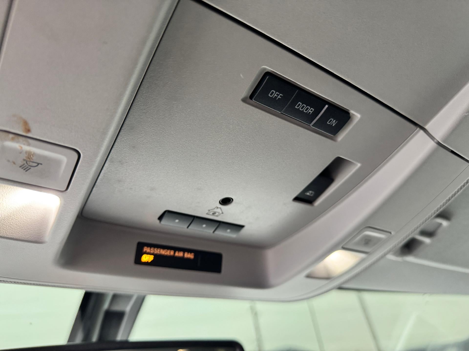 2018 Chevrolet Silverado 1500 LTZ / CREW / 5.3 LITER V8 / SHORT BOX / LOCAL TRADE / 68K MILES