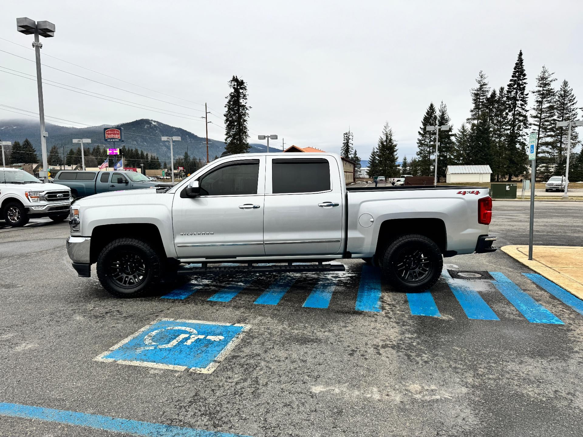 2018 Chevrolet Silverado 1500 LTZ / CREW / 5.3 LITER V8 / SHORT BOX / LOCAL TRADE / 68K MILES