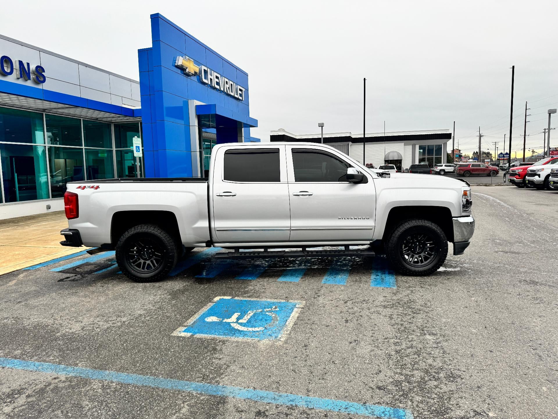2018 Chevrolet Silverado 1500 LTZ / CREW / 5.3 LITER V8 / SHORT BOX / LOCAL TRADE / 68K MILES