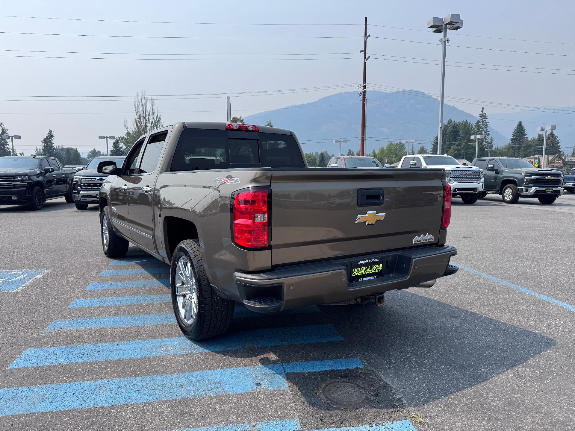2015 Chevrolet Silverado 1500 HIGH COUNTRY / CREW / 5.3 LITER V8 / SUNROOF / SHORT BOX / 1 OWNER / 73K MILES