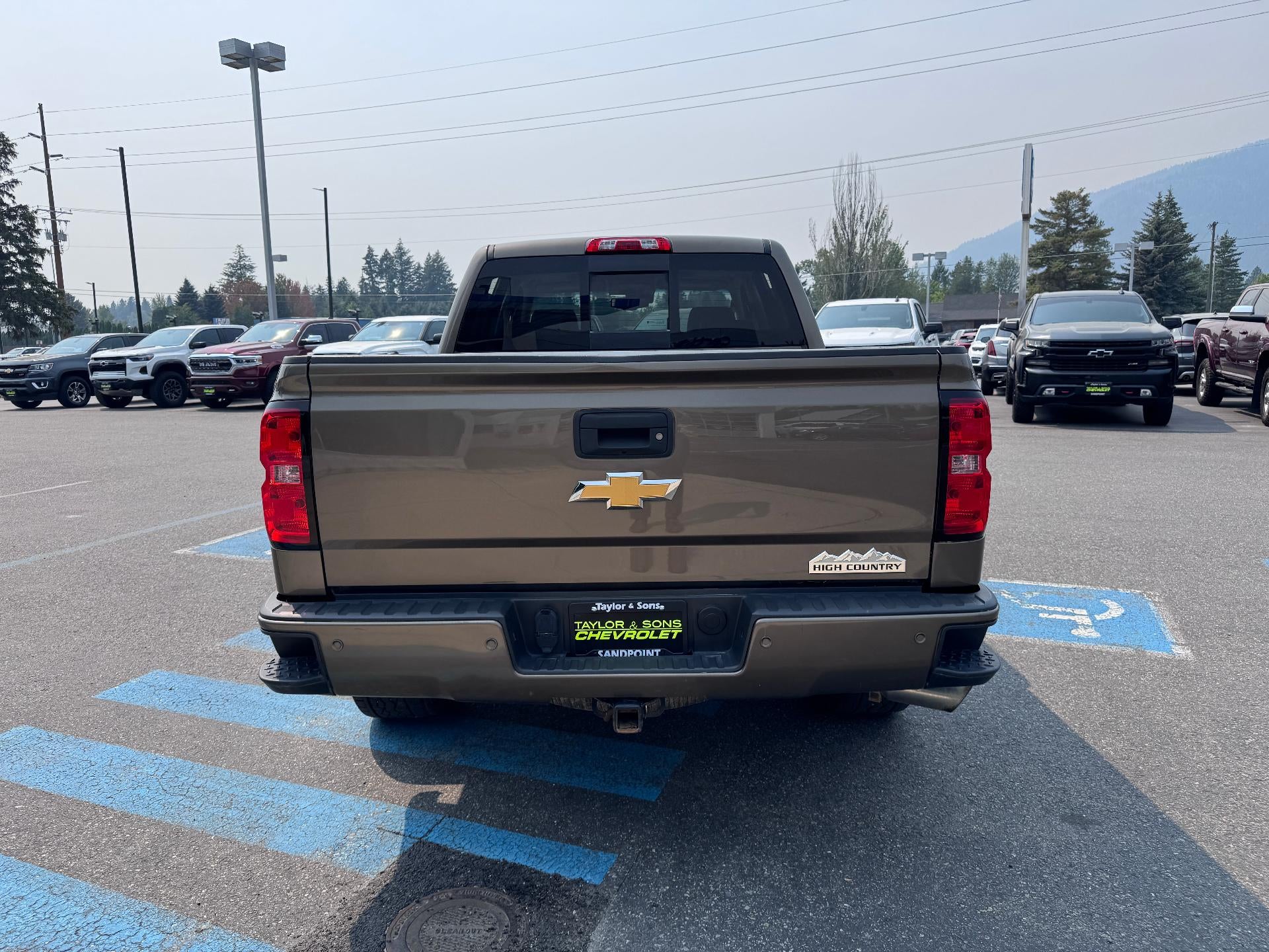 2015 Chevrolet Silverado 1500 HIGH COUNTRY / CREW / 5.3 LITER V8 / SUNROOF / SHORT BOX / 1 OWNER / 73K MILES
