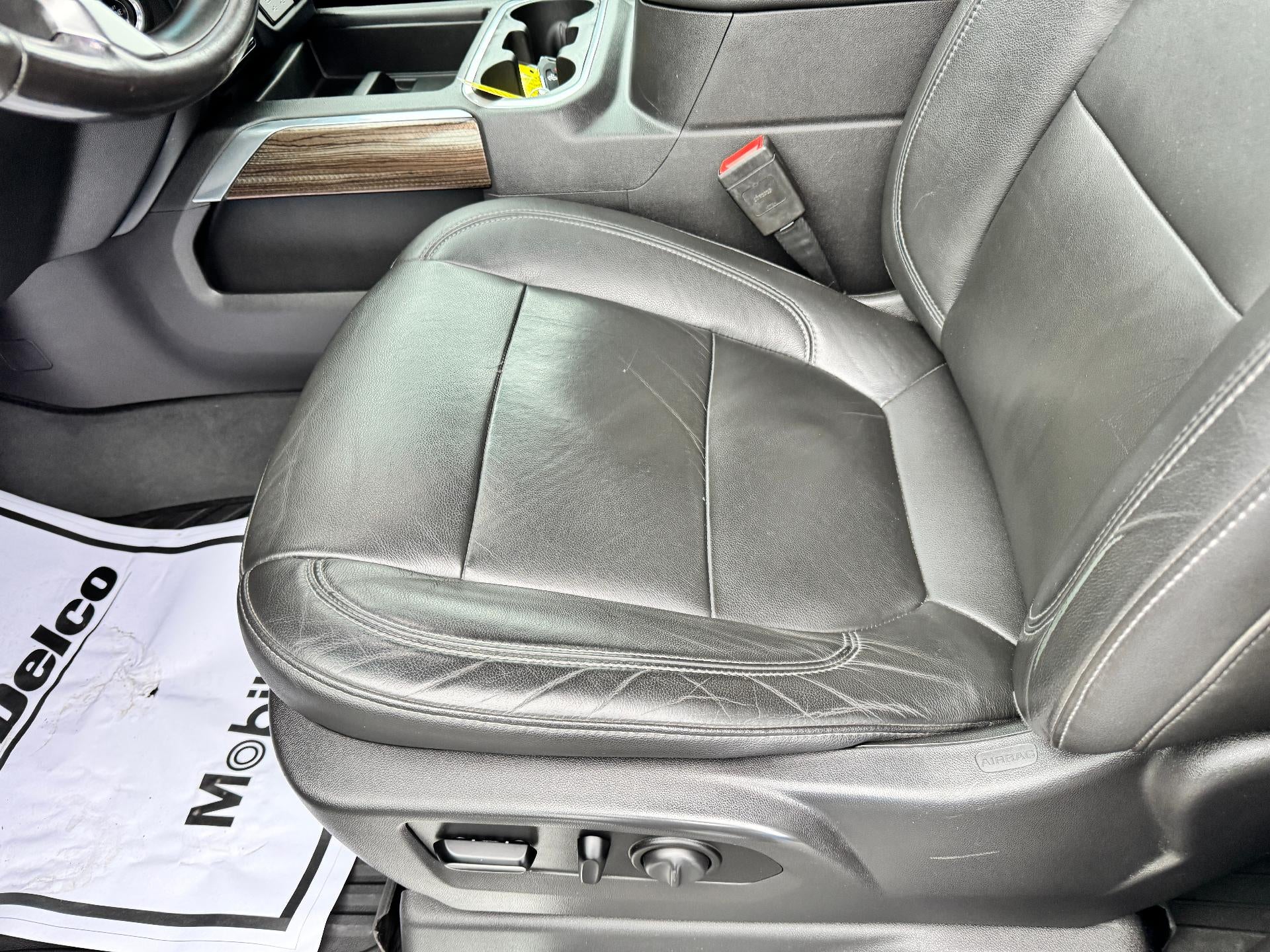 2020 Chevrolet Silverado 1500 RST / CREW / 6.2 LITER V8 / SUNROOF / STANDARD BOX / 1 OWNER TRADE