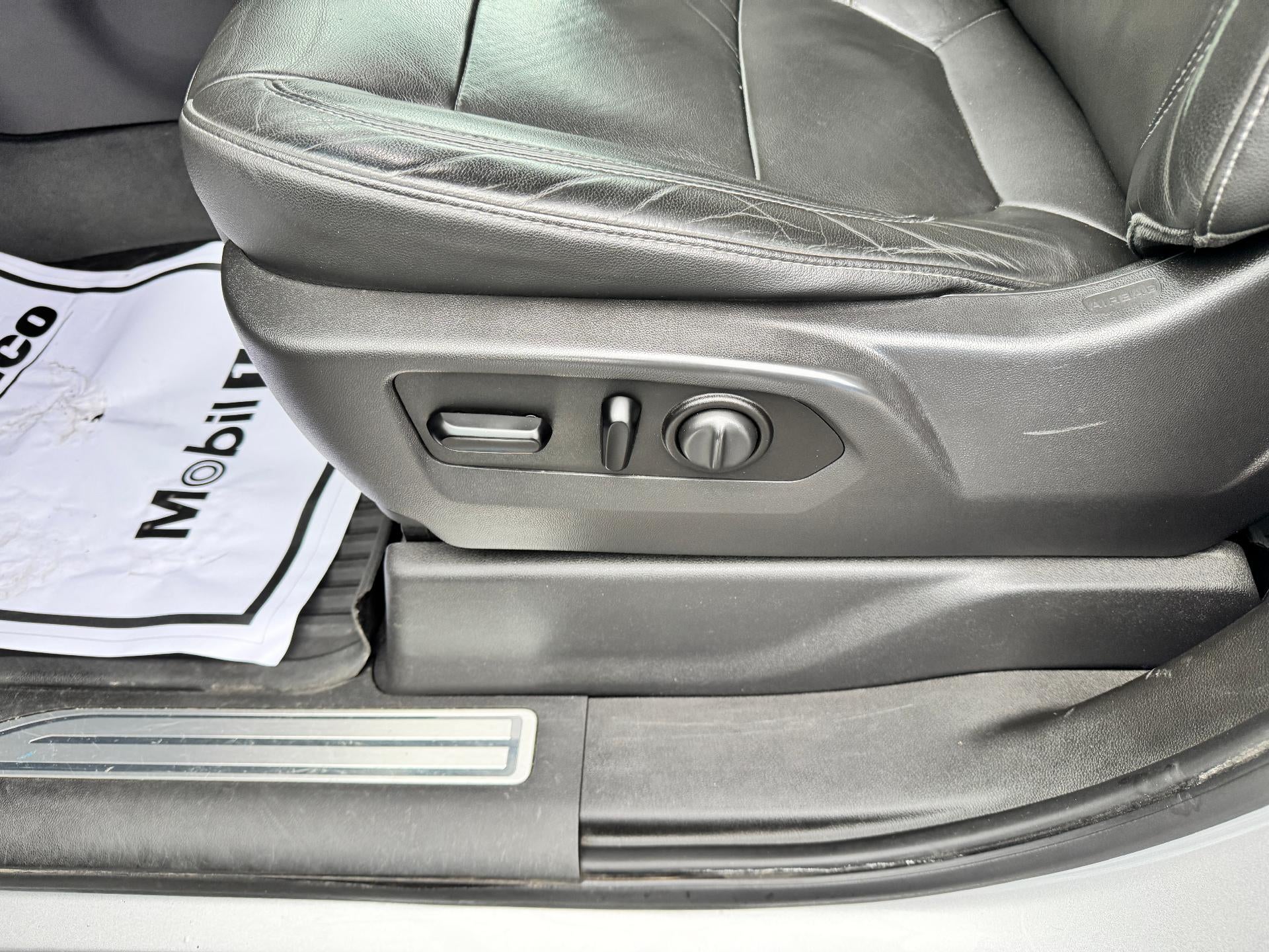 2020 Chevrolet Silverado 1500 RST / CREW / 6.2 LITER V8 / SUNROOF / STANDARD BOX / 1 OWNER TRADE