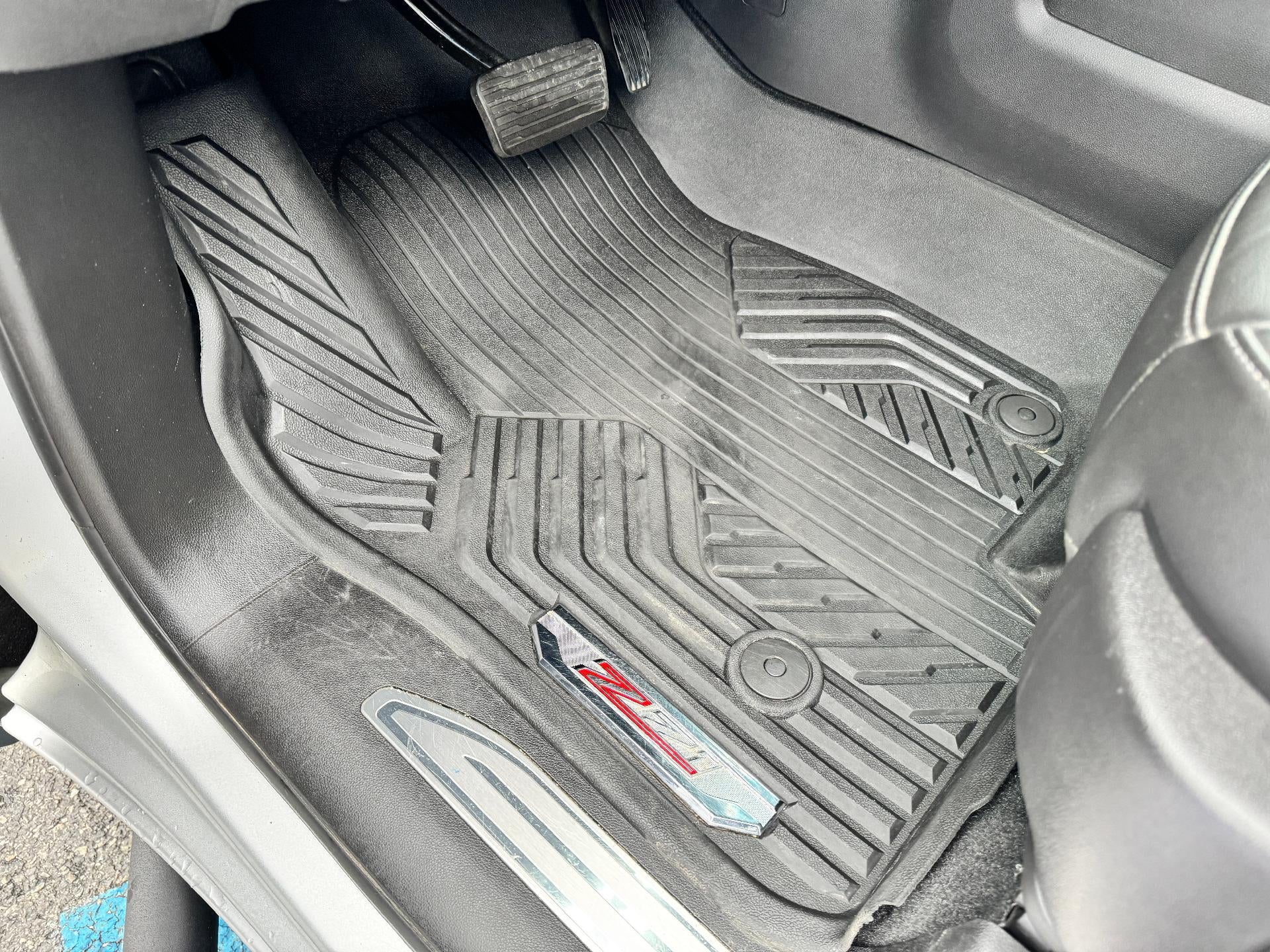 2020 Chevrolet Silverado 1500 RST / CREW / 6.2 LITER V8 / SUNROOF / STANDARD BOX / 1 OWNER TRADE