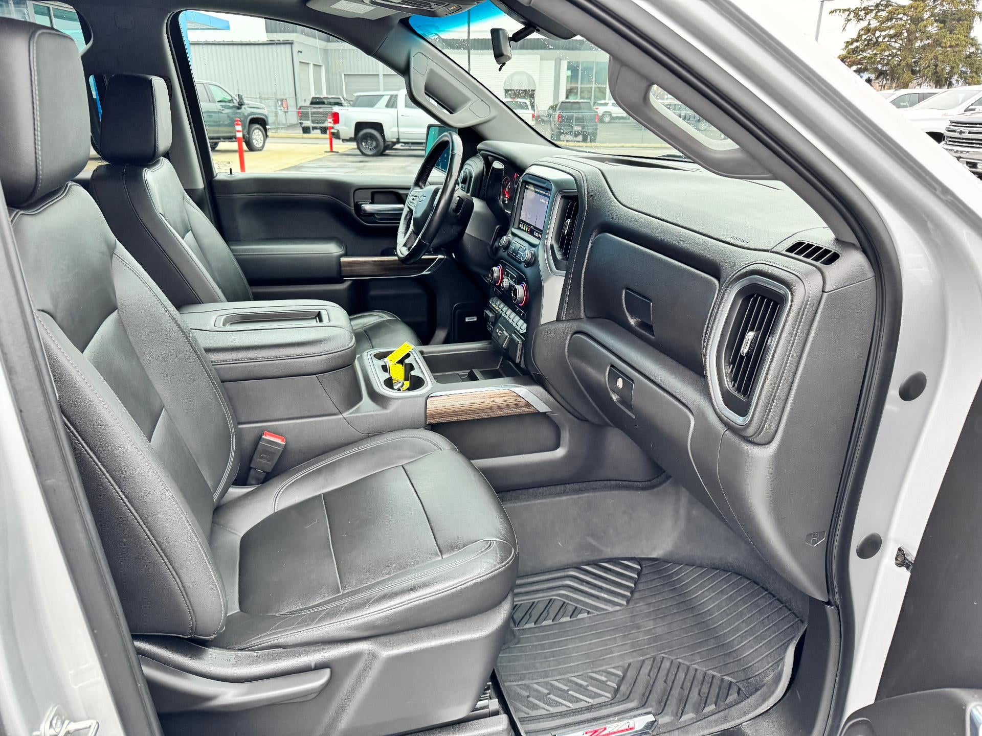 2020 Chevrolet Silverado 1500 RST / CREW / 6.2 LITER V8 / SUNROOF / STANDARD BOX / 1 OWNER TRADE