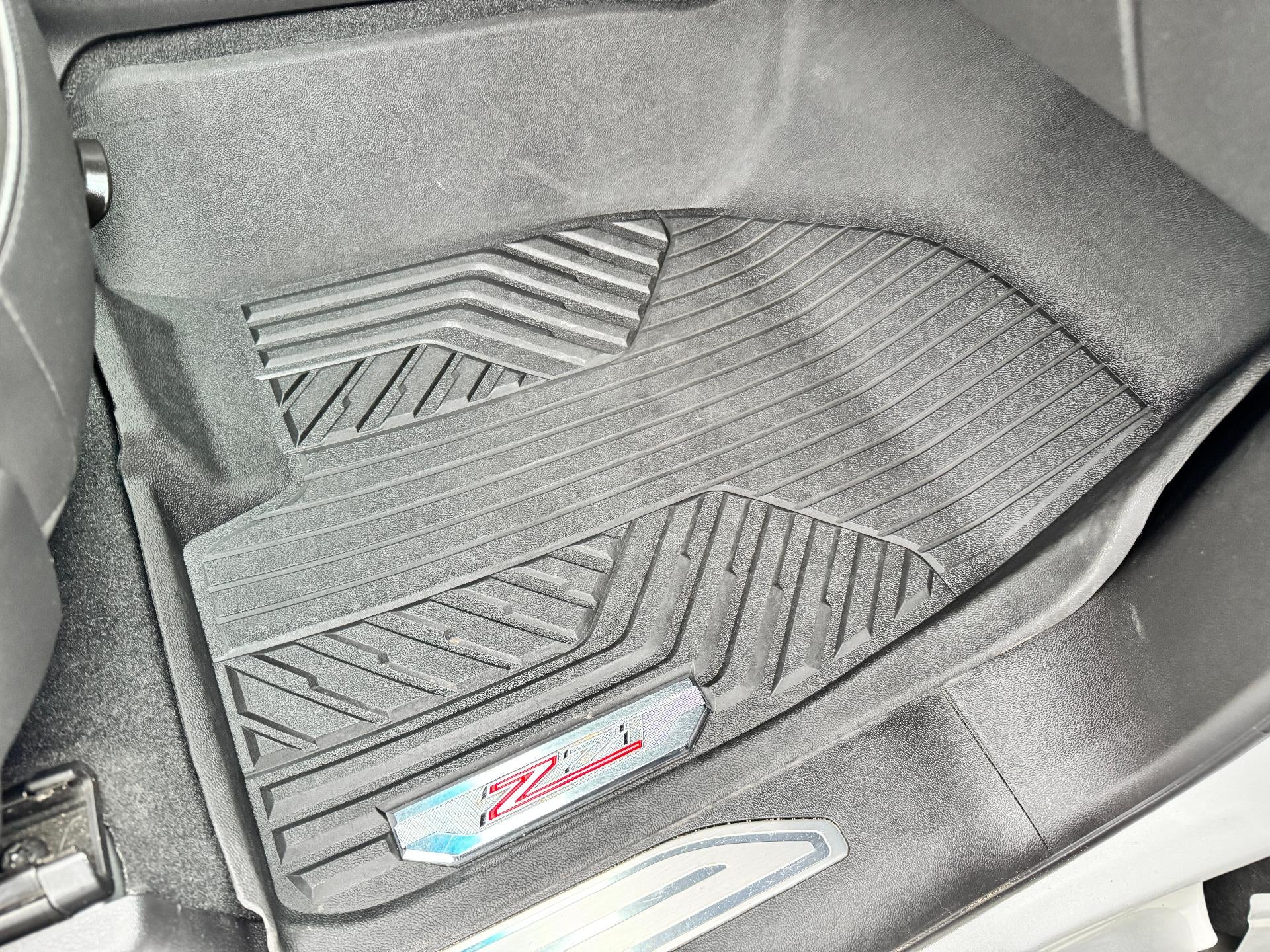 2020 Chevrolet Silverado 1500 RST / CREW / 6.2 LITER V8 / SUNROOF / STANDARD BOX / 1 OWNER TRADE