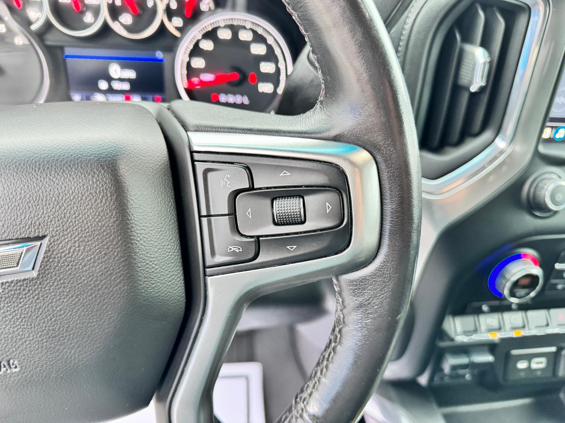 2020 Chevrolet Silverado 1500 RST / CREW / 6.2 LITER V8 / SUNROOF / STANDARD BOX / 1 OWNER TRADE