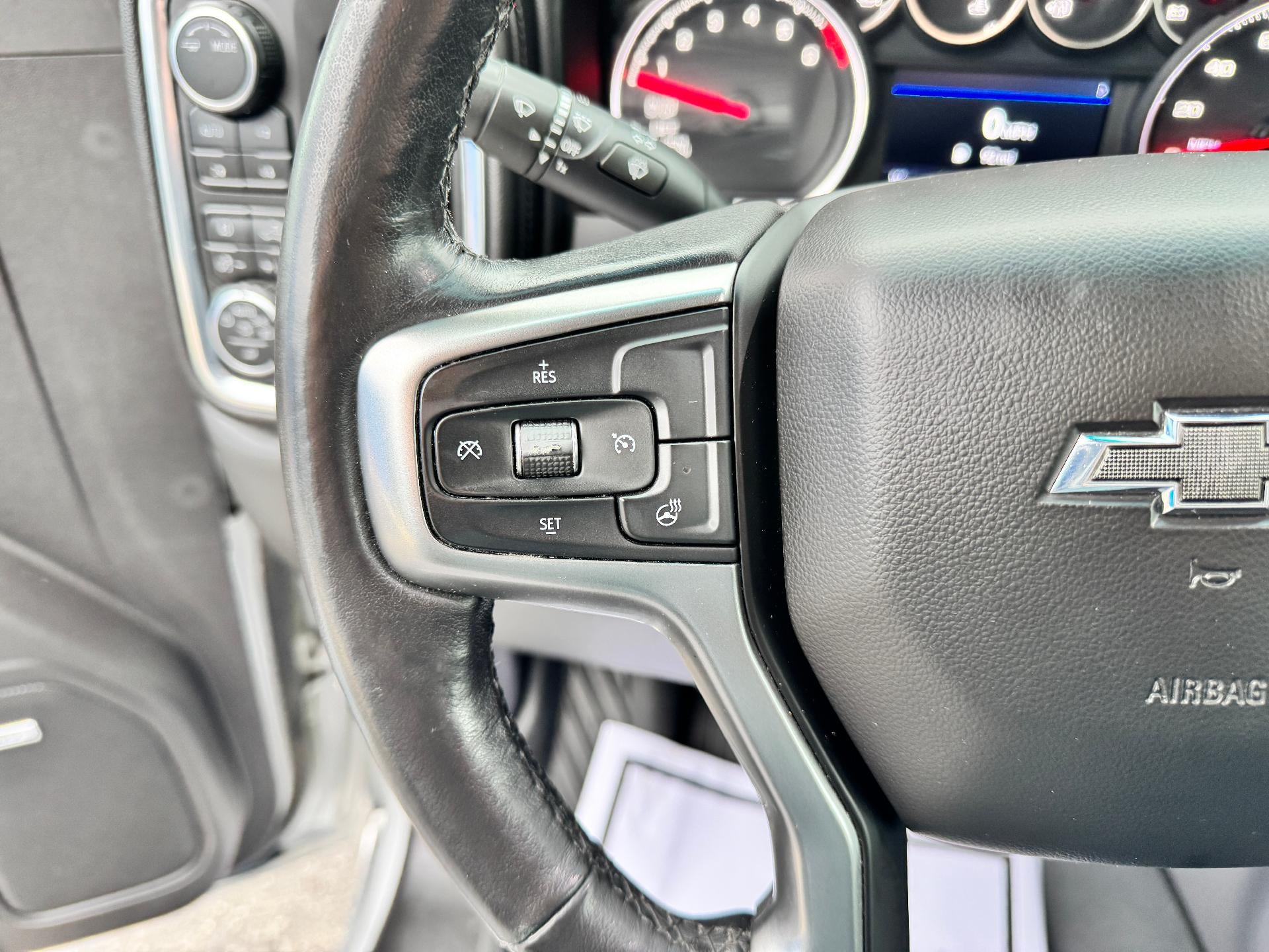 2020 Chevrolet Silverado 1500 RST / CREW / 6.2 LITER V8 / SUNROOF / STANDARD BOX / 1 OWNER TRADE