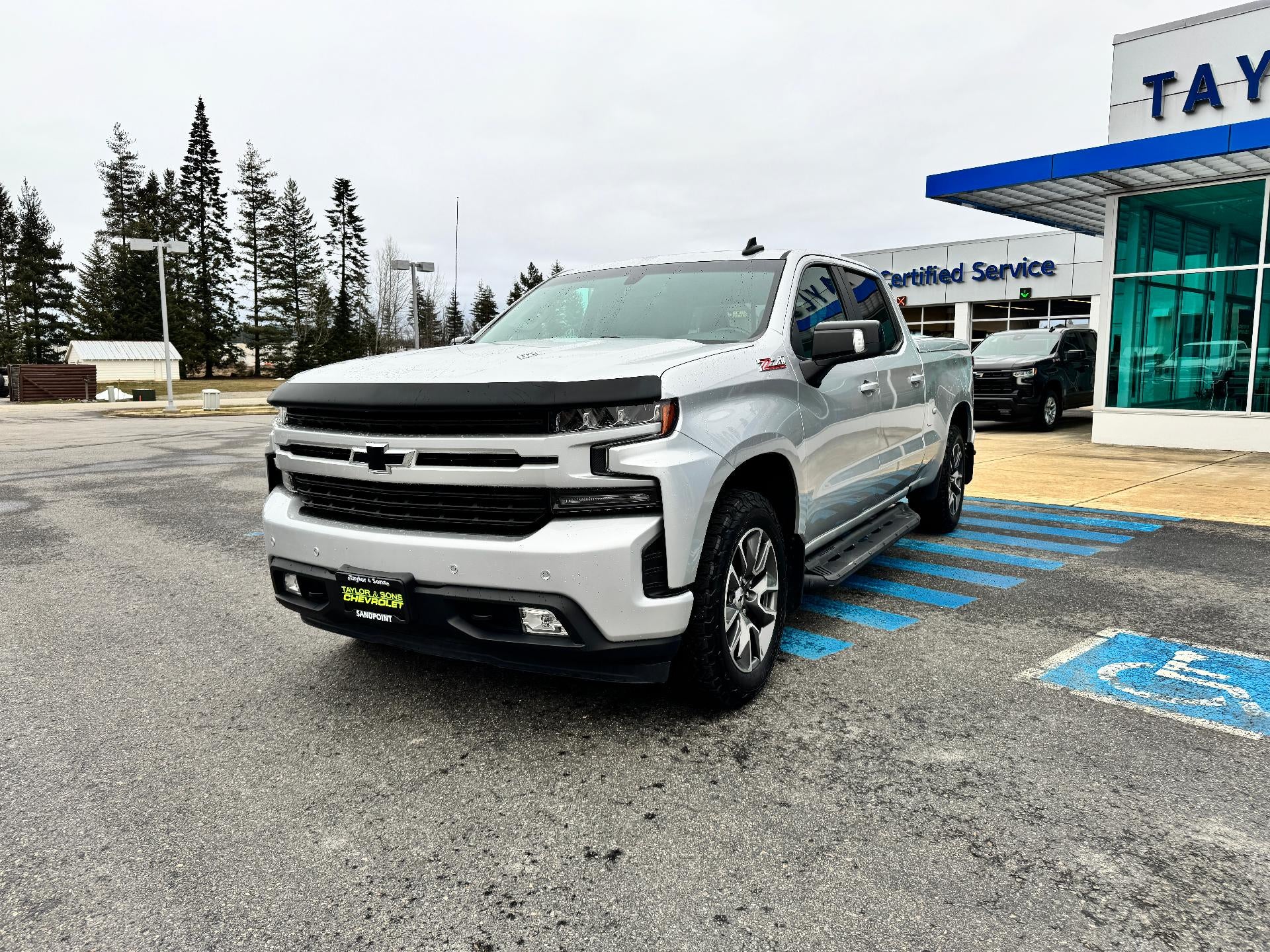 2020 Chevrolet Silverado 1500 RST / CREW / 6.2 LITER V8 / SUNROOF / STANDARD BOX / 1 OWNER TRADE