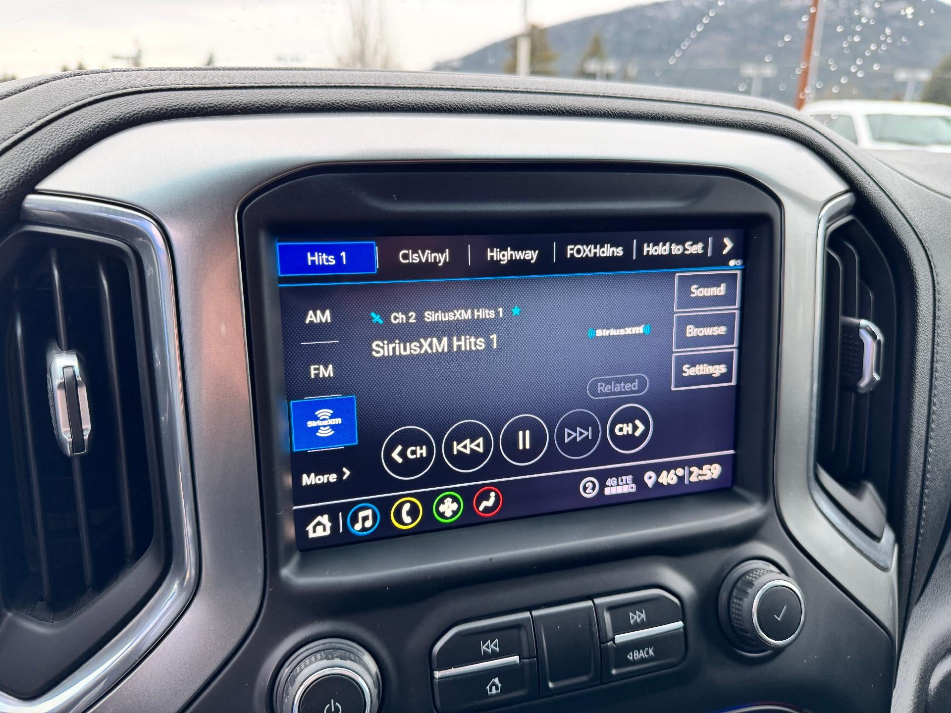 2020 Chevrolet Silverado 1500 RST / CREW / 6.2 LITER V8 / SUNROOF / STANDARD BOX / 1 OWNER TRADE