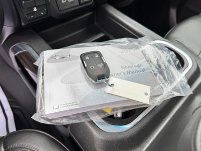 2020 Chevrolet Silverado 1500 RST / CREW / 6.2 LITER V8 / SUNROOF / STANDARD BOX / 1 OWNER TRADE