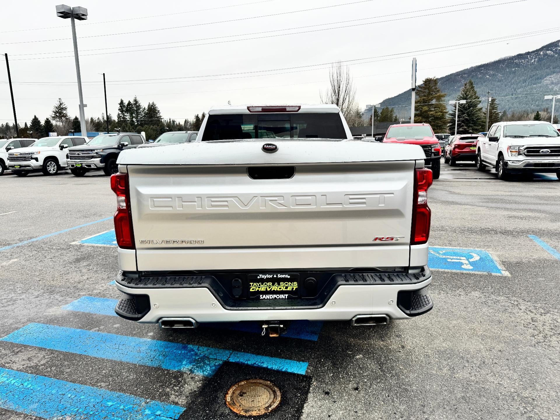 2020 Chevrolet Silverado 1500 RST / CREW / 6.2 LITER V8 / SUNROOF / STANDARD BOX / 1 OWNER TRADE