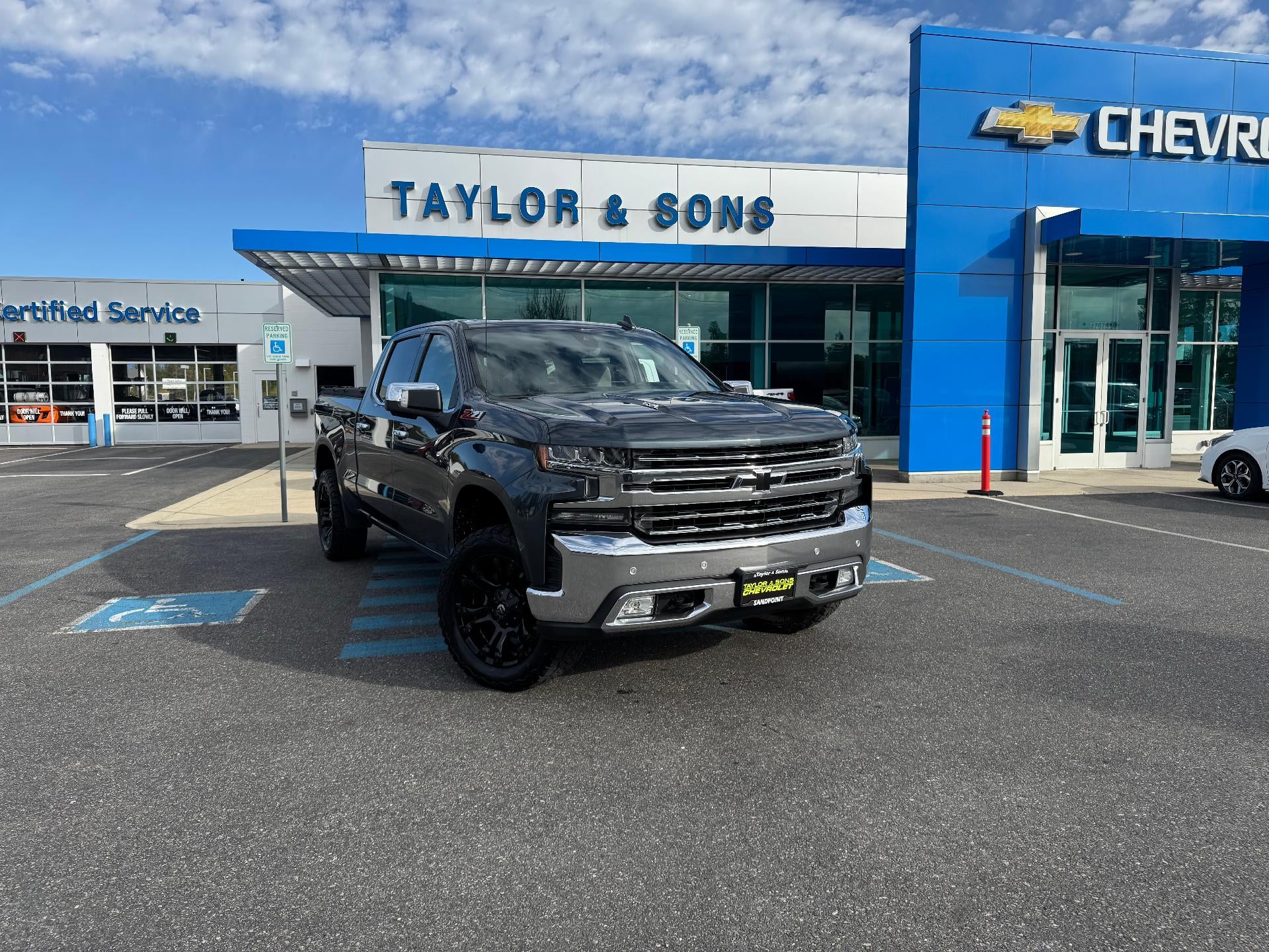 2020 Chevrolet Silverado 1500 LTZ / CREW / 6.2 LITER V8 / STANDARD BOX / TECH PCKG / SUNROOF / 1 OWNER