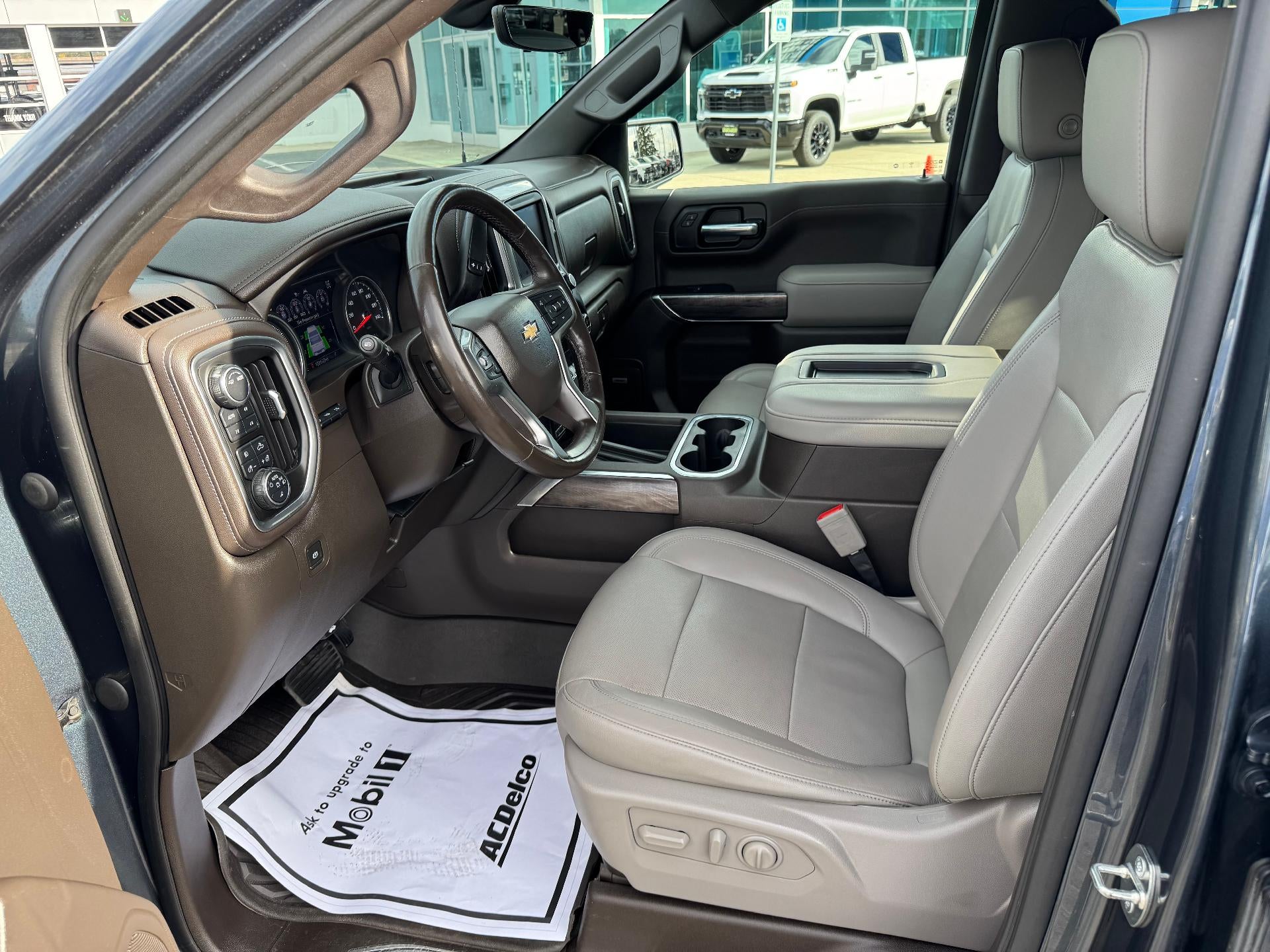 2020 Chevrolet Silverado 1500 LTZ / CREW / 6.2 LITER V8 / STANDARD BOX / TECH PCKG / SUNROOF / 1 OWNER