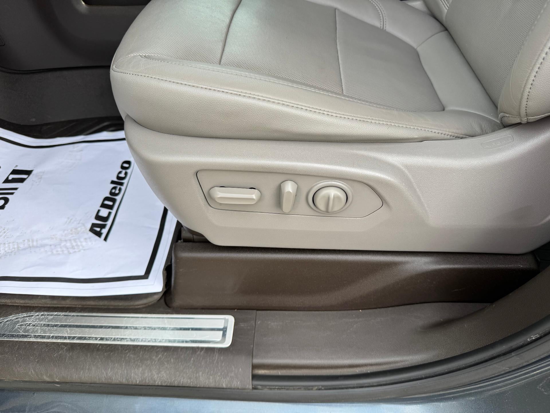 2020 Chevrolet Silverado 1500 LTZ / CREW / 6.2 LITER V8 / STANDARD BOX / TECH PCKG / SUNROOF / 1 OWNER