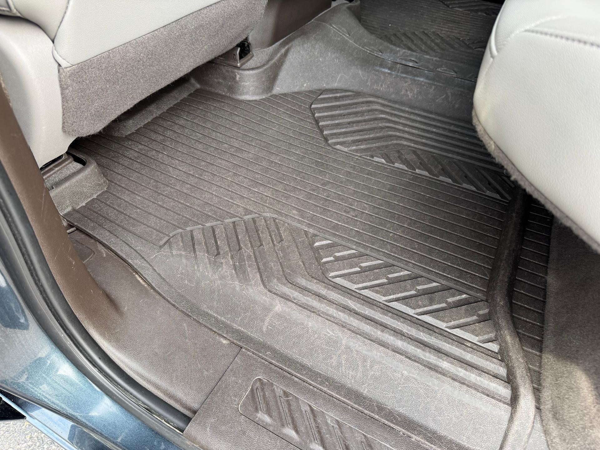 2020 Chevrolet Silverado 1500 LTZ / CREW / 6.2 LITER V8 / STANDARD BOX / TECH PCKG / SUNROOF / 1 OWNER