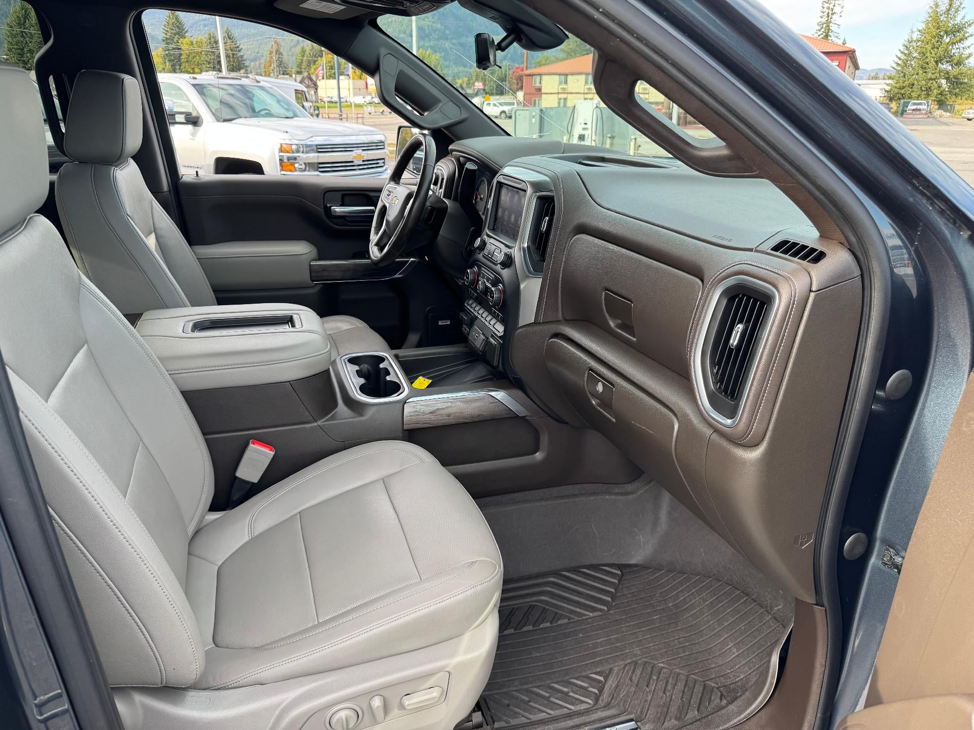 2020 Chevrolet Silverado 1500 LTZ / CREW / 6.2 LITER V8 / STANDARD BOX / TECH PCKG / SUNROOF / 1 OWNER