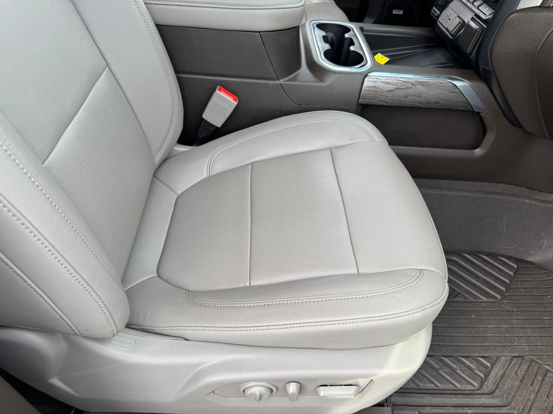 2020 Chevrolet Silverado 1500 LTZ / CREW / 6.2 LITER V8 / STANDARD BOX / TECH PCKG / SUNROOF / 1 OWNER