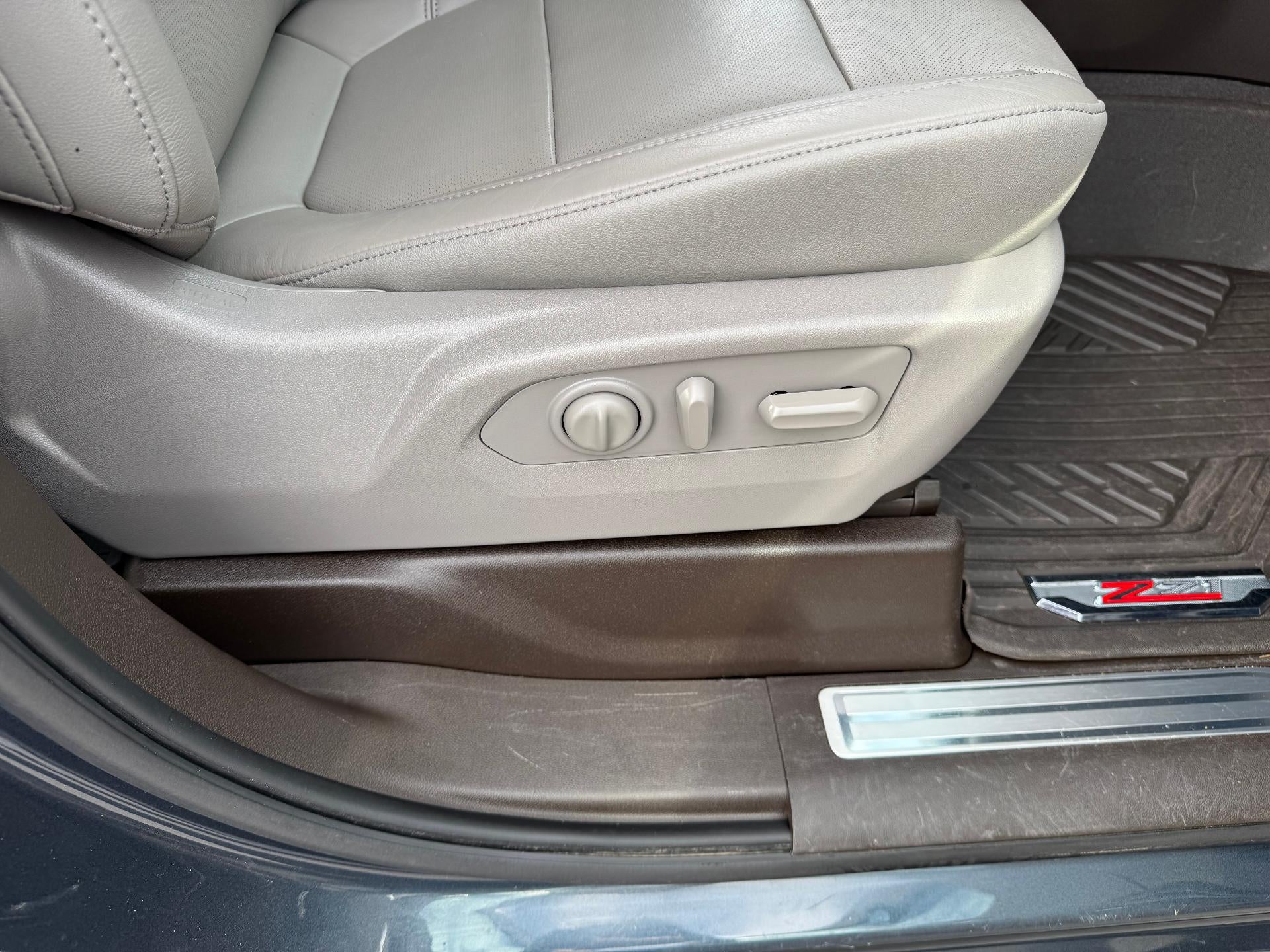 2020 Chevrolet Silverado 1500 LTZ / CREW / 6.2 LITER V8 / STANDARD BOX / TECH PCKG / SUNROOF / 1 OWNER