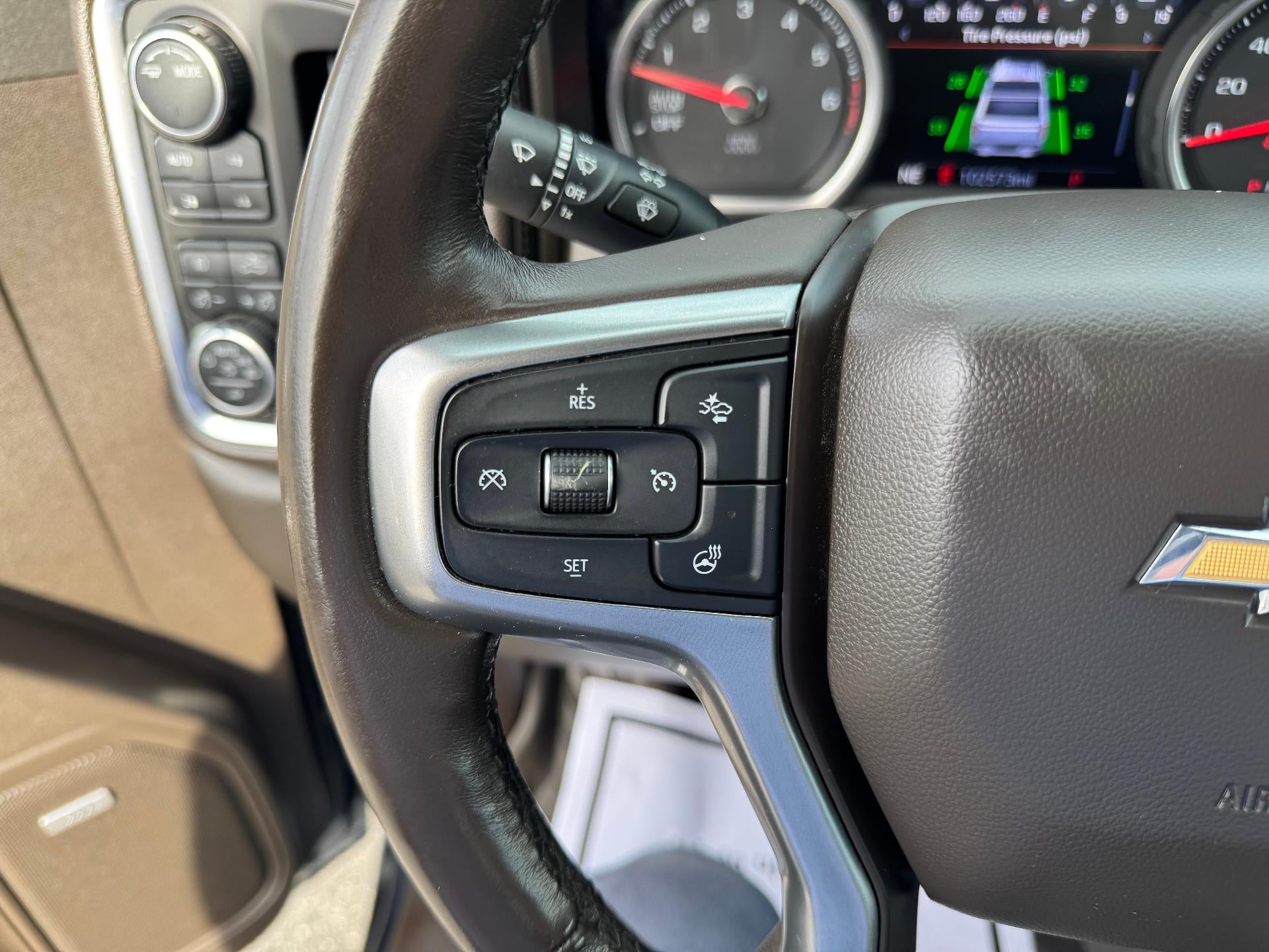 2020 Chevrolet Silverado 1500 LTZ / CREW / 6.2 LITER V8 / STANDARD BOX / TECH PCKG / SUNROOF / 1 OWNER