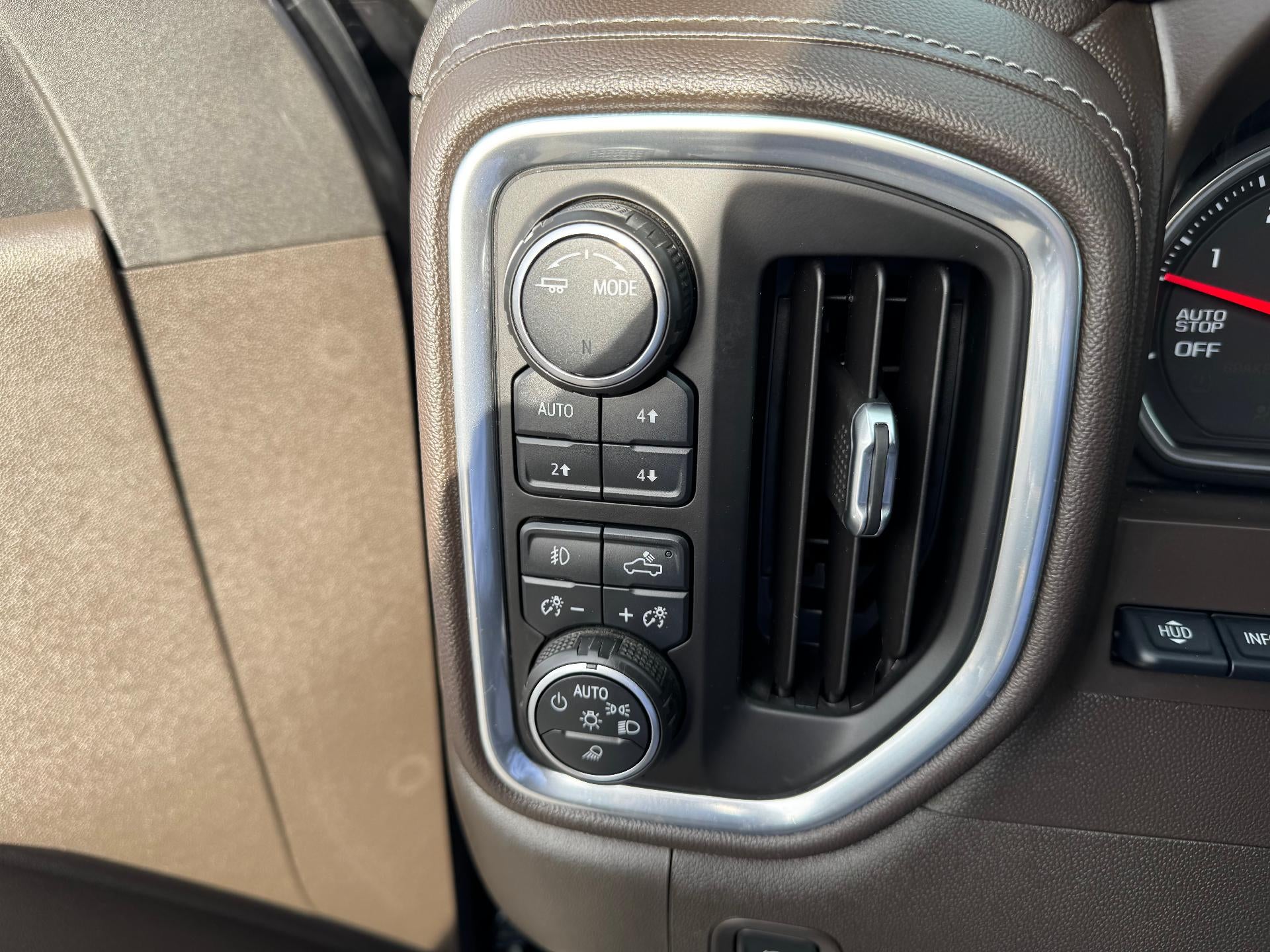 2020 Chevrolet Silverado 1500 LTZ / CREW / 6.2 LITER V8 / STANDARD BOX / TECH PCKG / SUNROOF / 1 OWNER