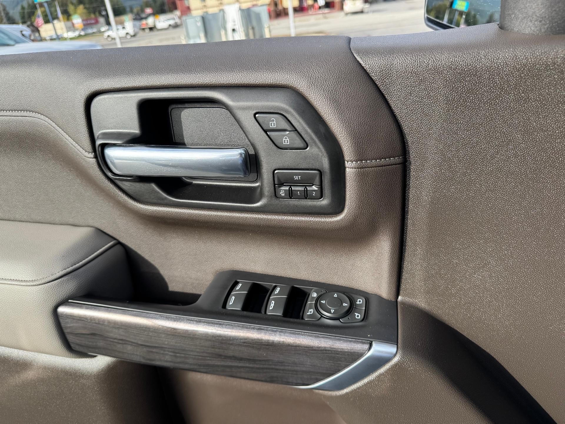 2020 Chevrolet Silverado 1500 LTZ / CREW / 6.2 LITER V8 / STANDARD BOX / TECH PCKG / SUNROOF / 1 OWNER