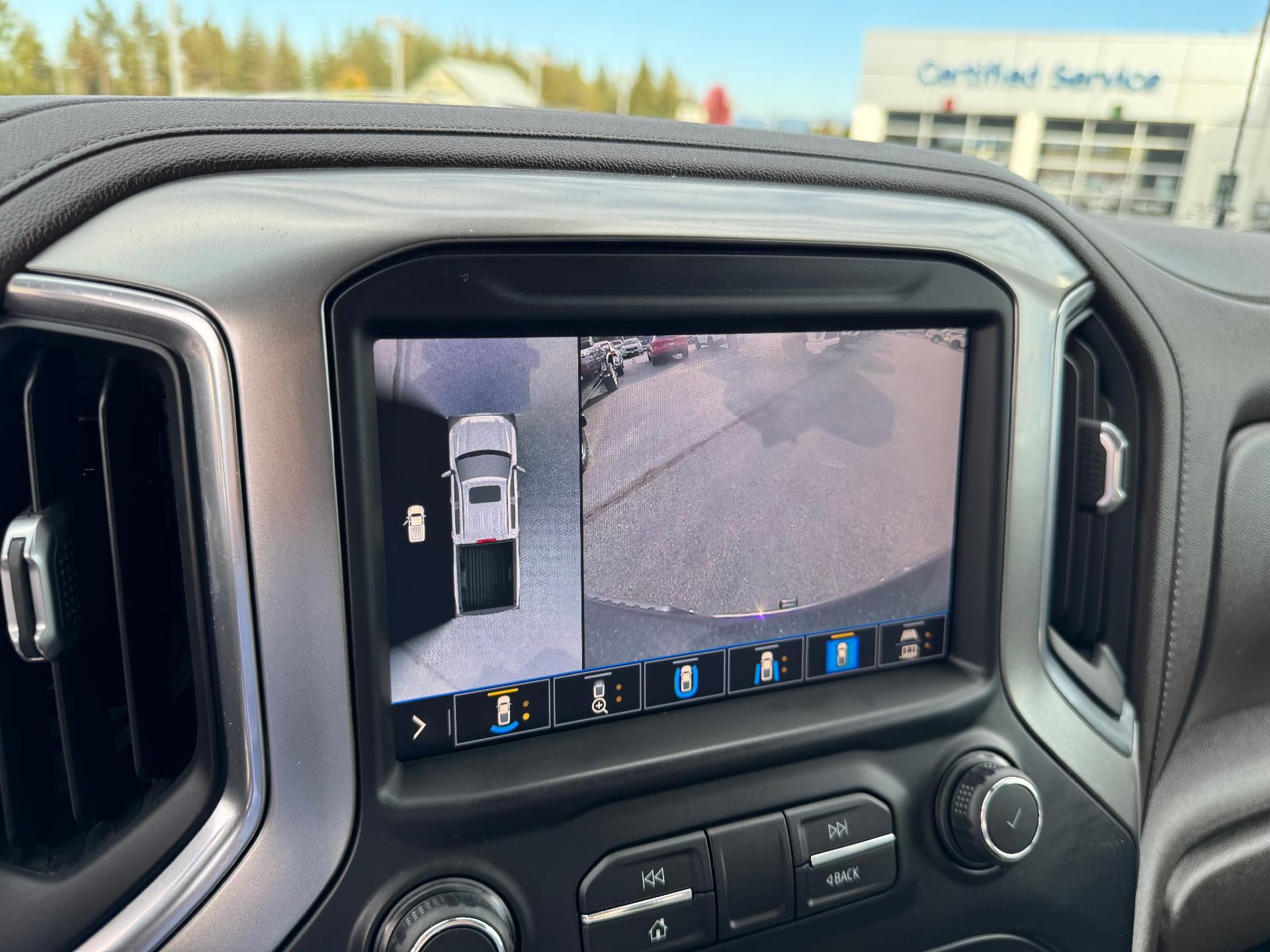 2020 Chevrolet Silverado 1500 LTZ / CREW / 6.2 LITER V8 / STANDARD BOX / TECH PCKG / SUNROOF / 1 OWNER