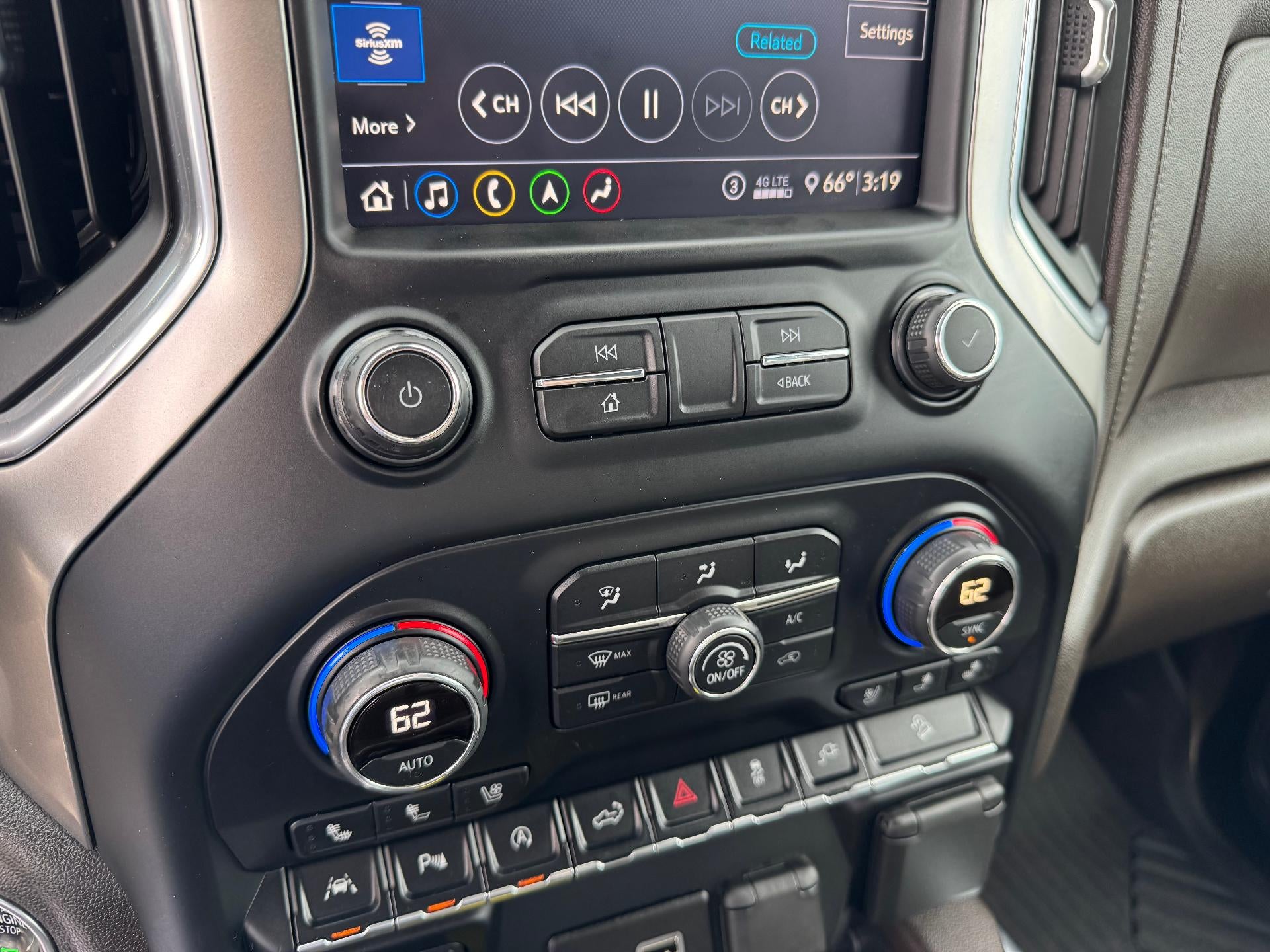 2020 Chevrolet Silverado 1500 LTZ / CREW / 6.2 LITER V8 / STANDARD BOX / TECH PCKG / SUNROOF / 1 OWNER