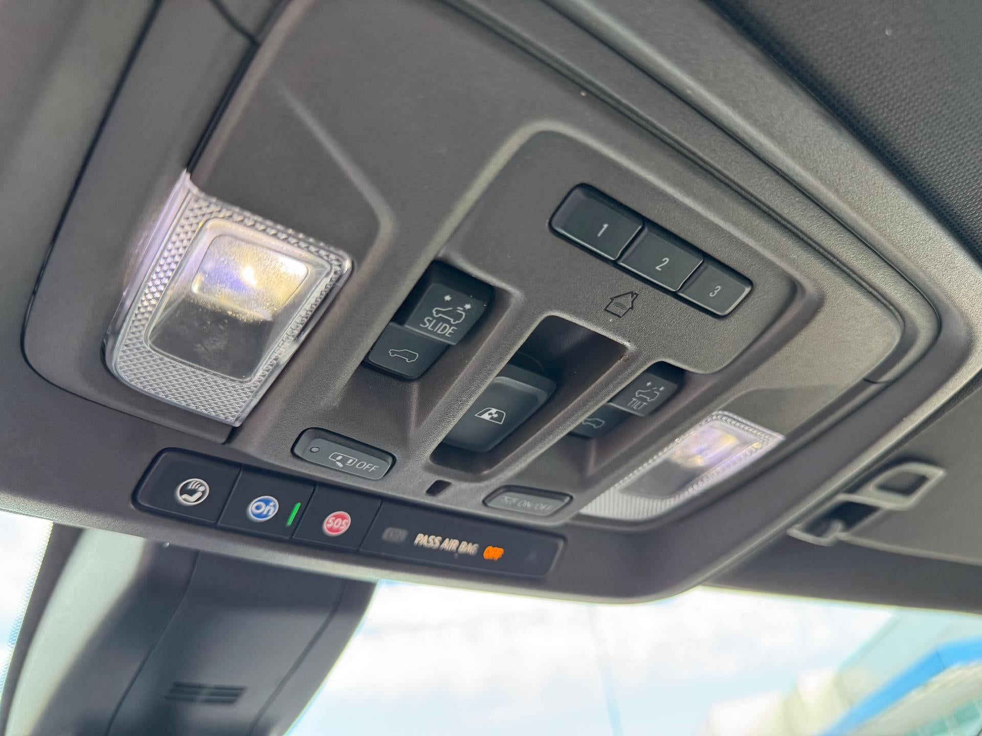 2020 Chevrolet Silverado 1500 LTZ / CREW / 6.2 LITER V8 / STANDARD BOX / TECH PCKG / SUNROOF / 1 OWNER