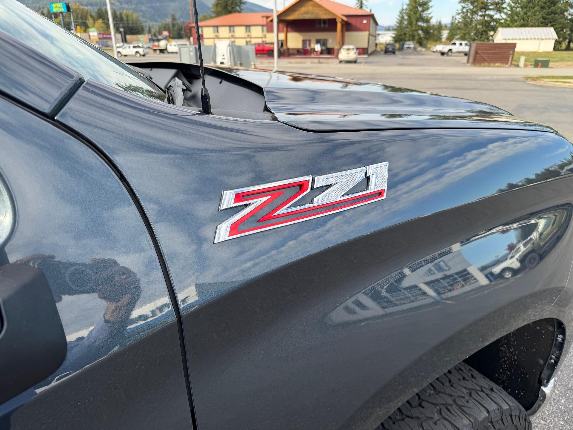 2020 Chevrolet Silverado 1500 LTZ / CREW / 6.2 LITER V8 / STANDARD BOX / TECH PCKG / SUNROOF / 1 OWNER