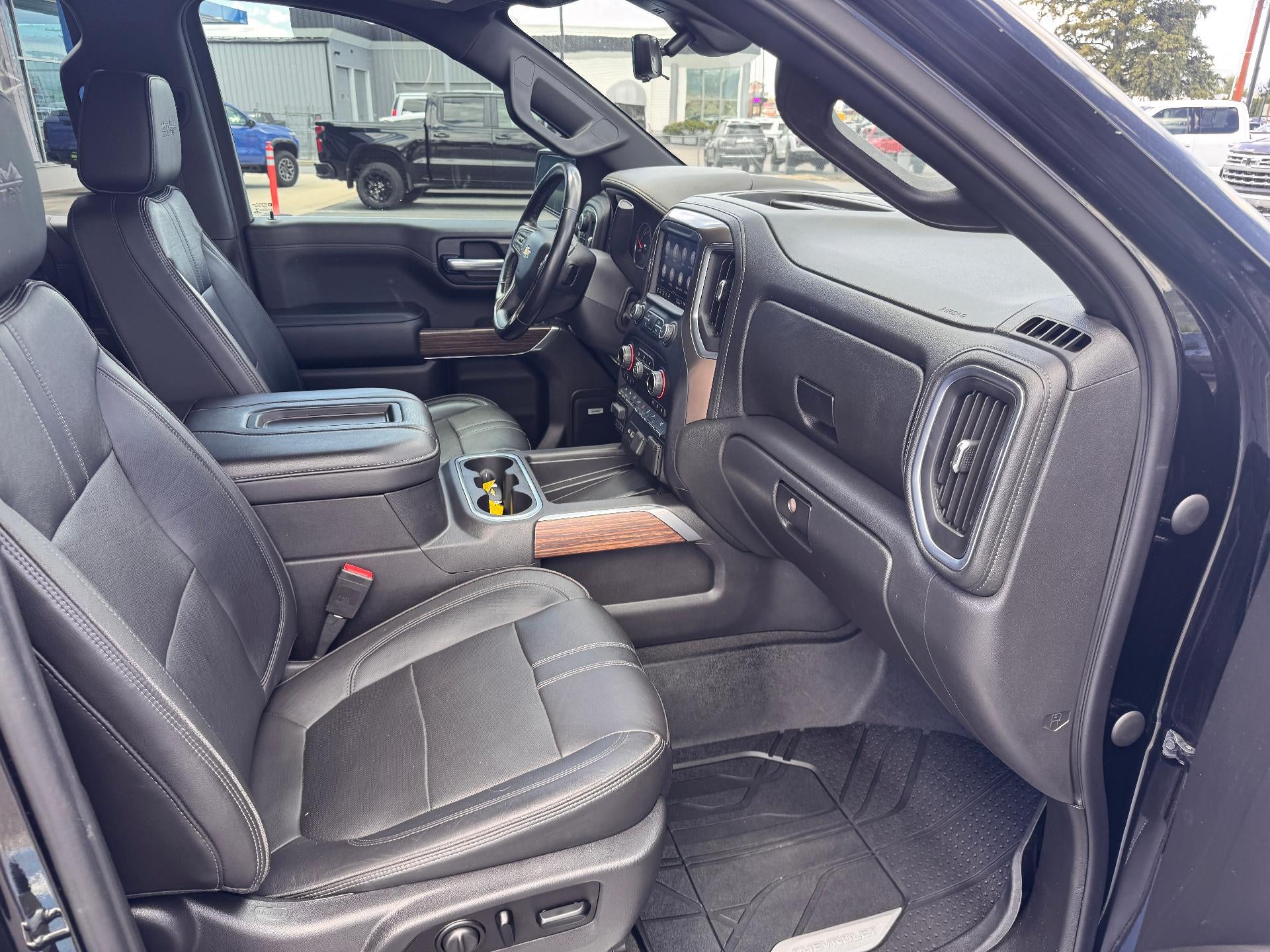 2021 Chevrolet Silverado 1500 HIGH COUNTRY / CREW / 6.2 LITER V8 / TECH PCKG / DELUXE PCKG / SHORT BOX