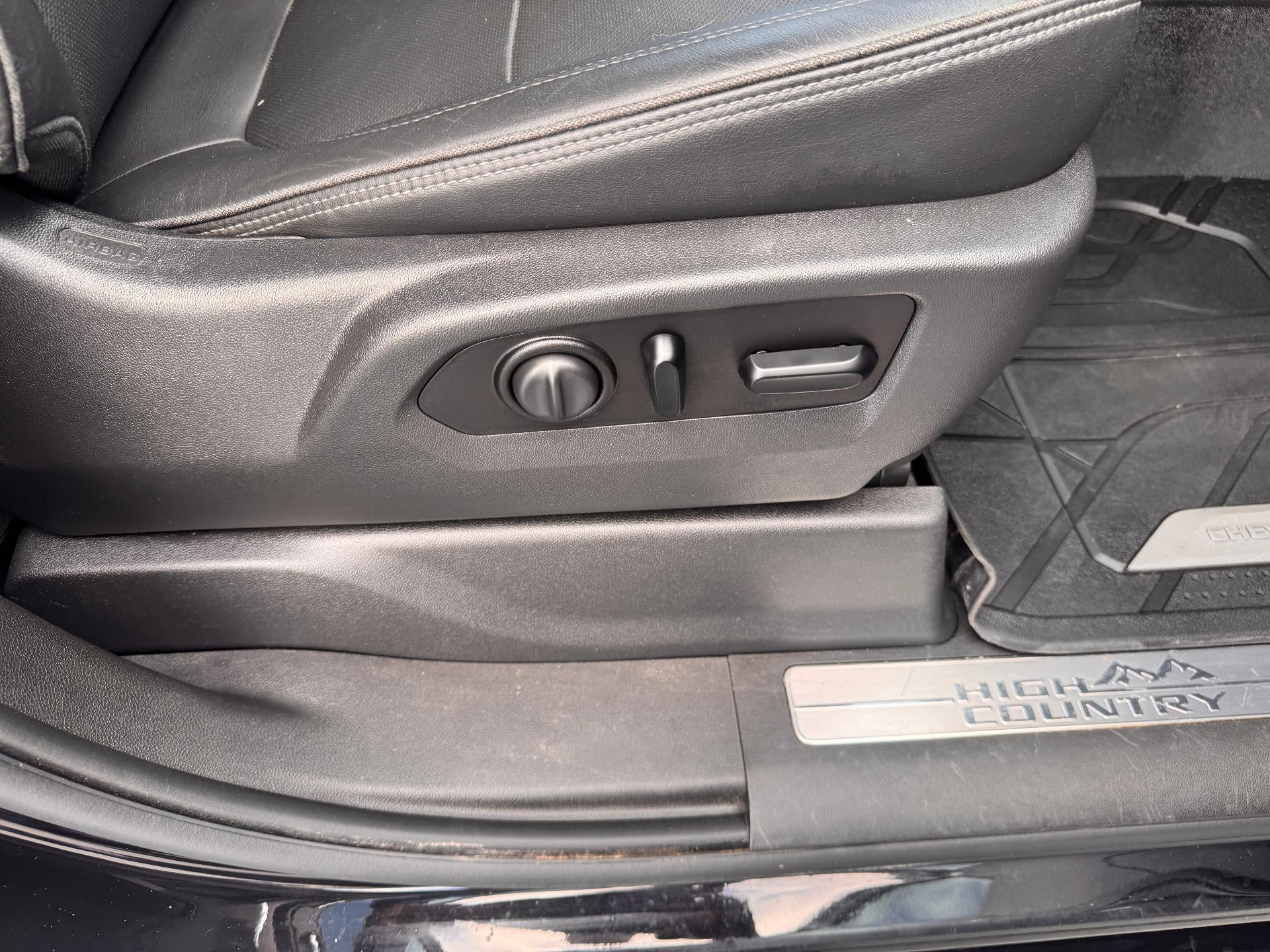 2021 Chevrolet Silverado 1500 HIGH COUNTRY / CREW / 6.2 LITER V8 / TECH PCKG / DELUXE PCKG / SHORT BOX